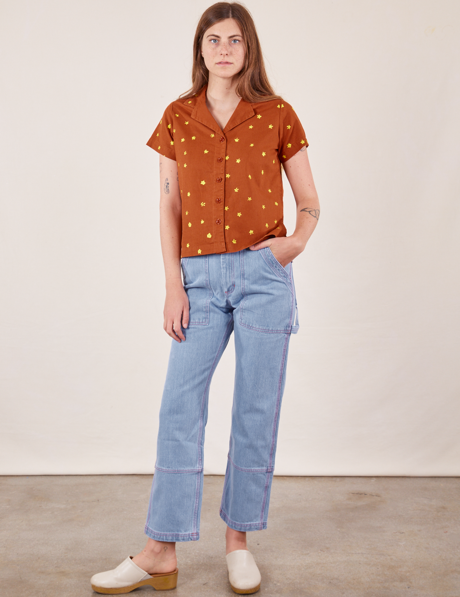 Scarlett is wearing Icon Pantry Button-Up in Stars and light wash Carpenter Jeans