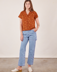 Scarlett is wearing Icon Pantry Button-Up in Stars and light wash Carpenter Jeans