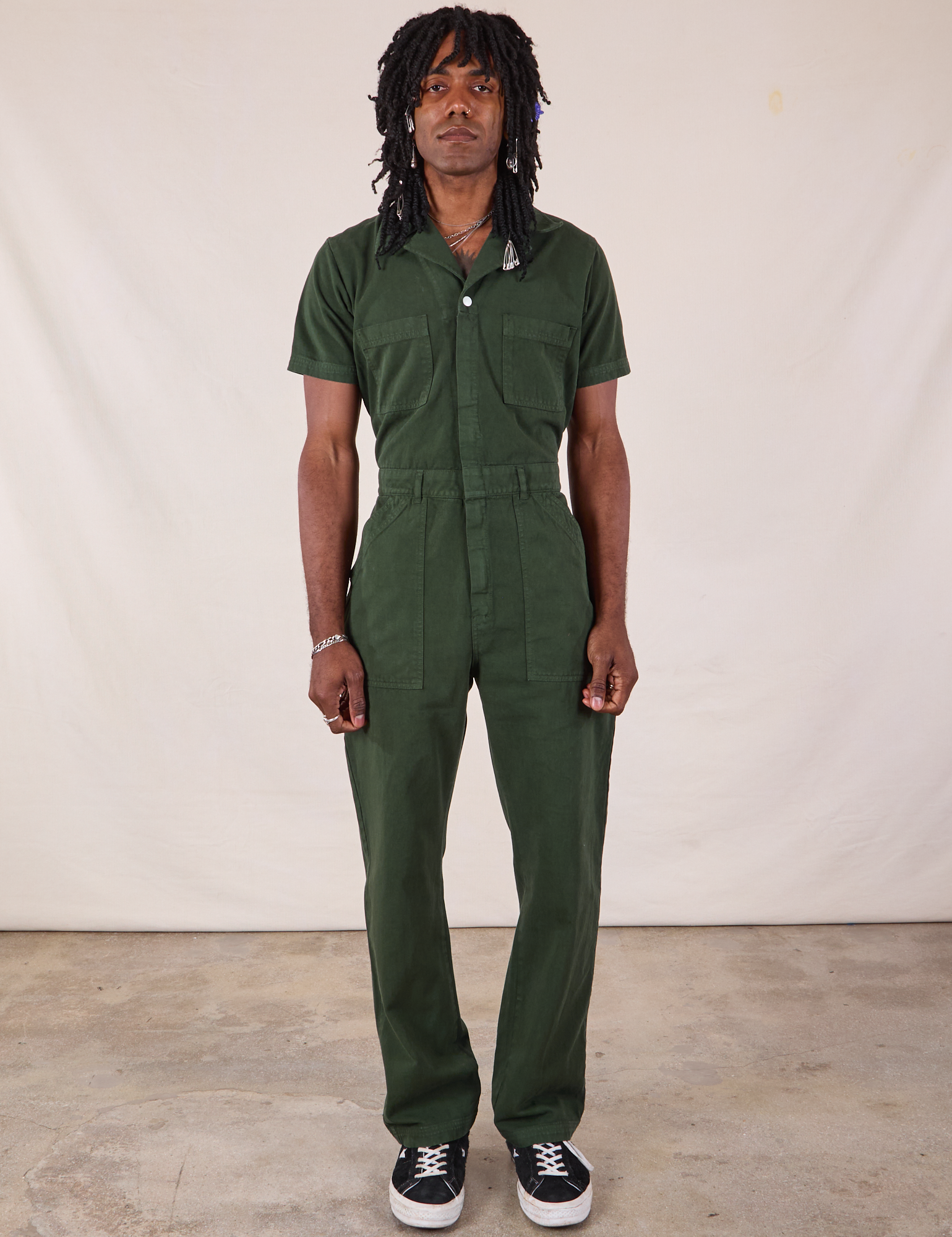 Jerrod is 6'3" and wearing M Long Jumpsuit in Swamp Green