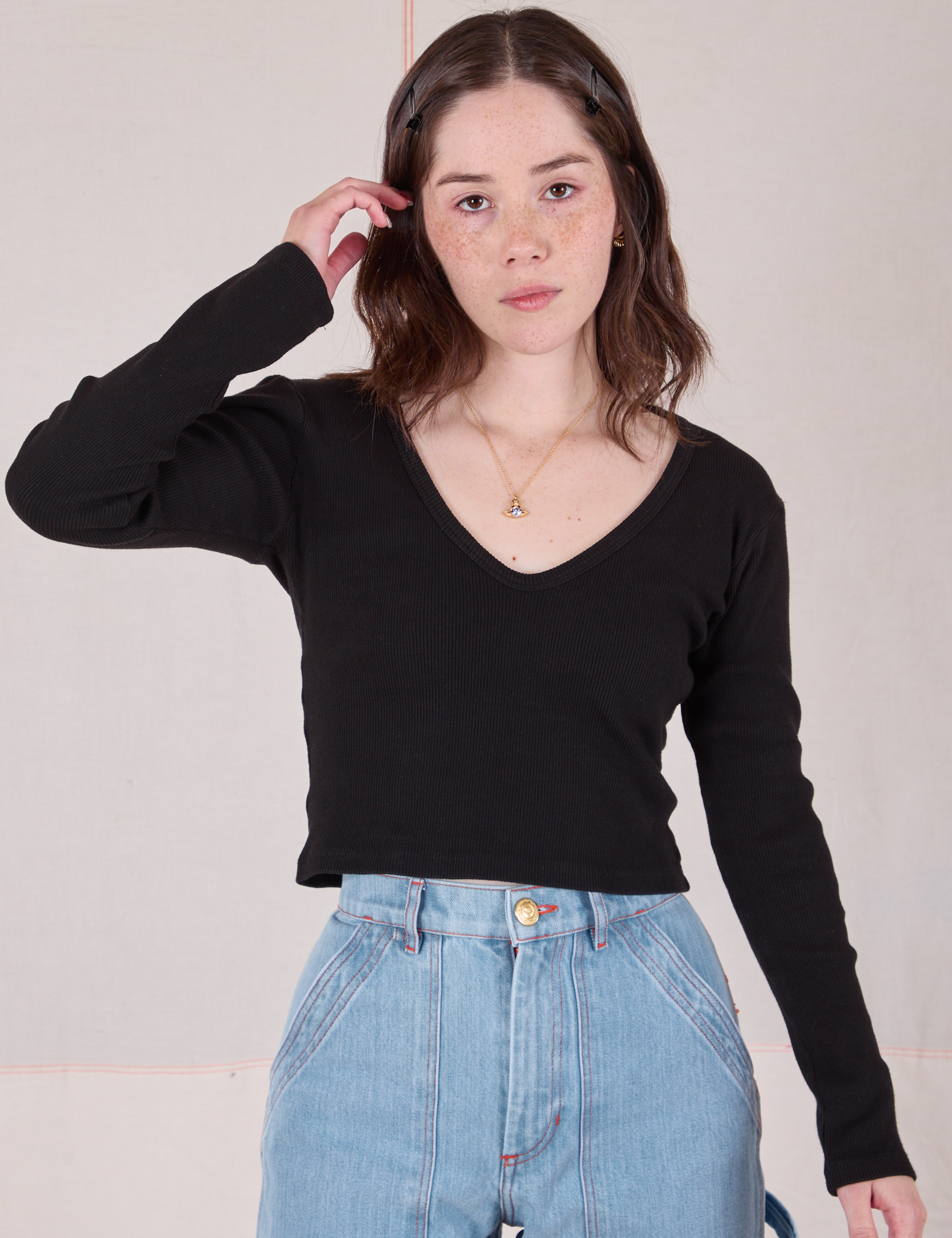 Hana is 5'3" and wearing P Long Sleeve V-Neck Tee in Basic Black