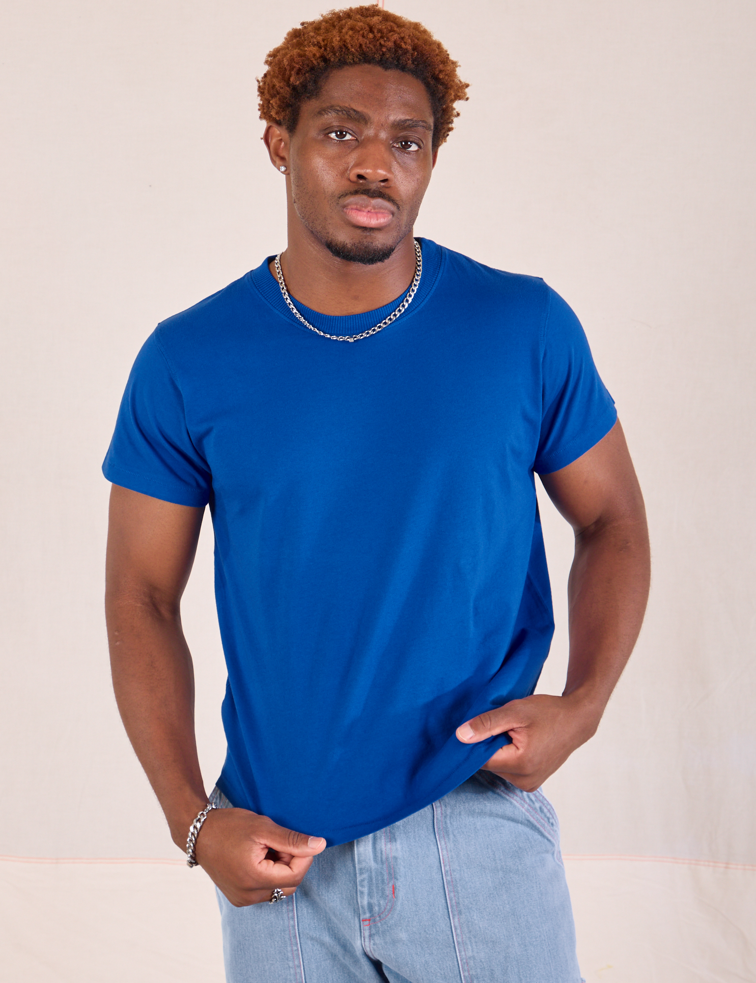 Issac is 5'10" and wearing S Organic Vintage Tee in Royal Blue