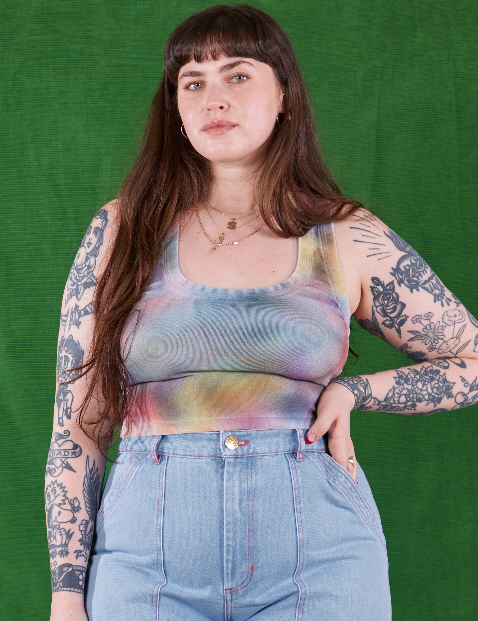 Sydney is 5'8" and wearing XS Cropped Tank in Airbrush Palette