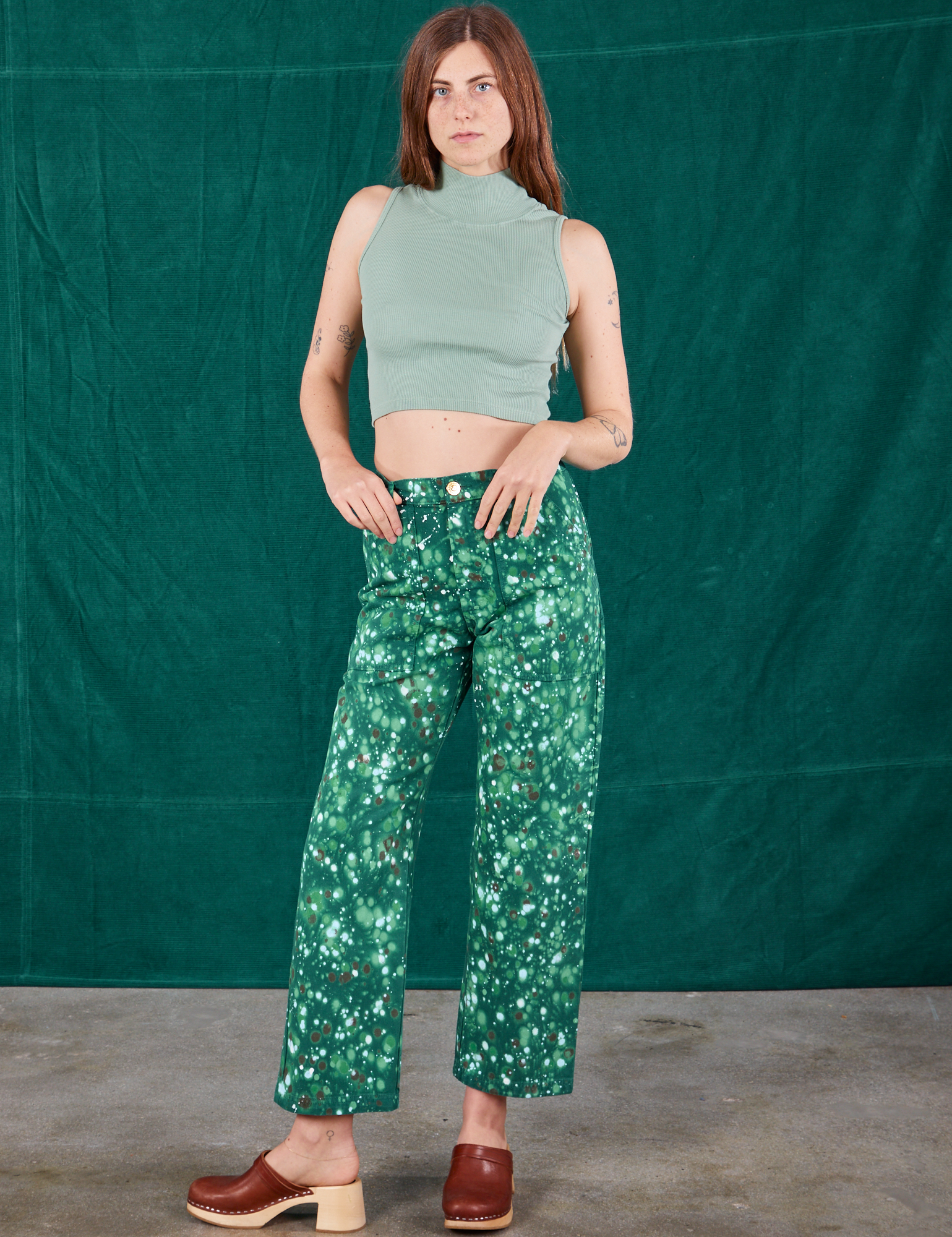 Scarlett is 5&#39;9&quot; and wearing XS Marble Splatter Work Pants in Hunter Green paired with sage green Sleeveless Turtleneck