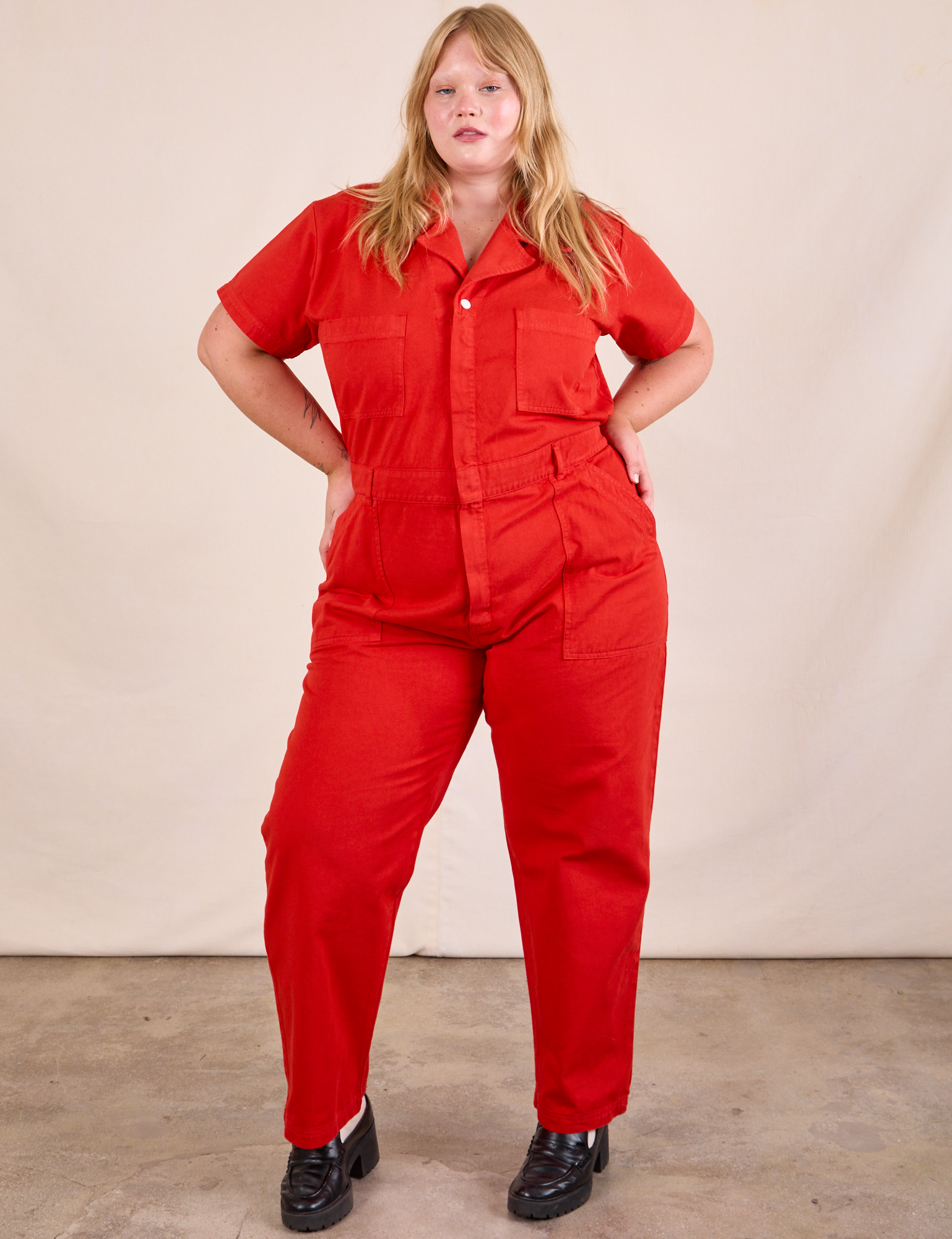 Juliet is 5'7" and wearing 1XL Short Sleeve Jumpsuit in Mustang Red