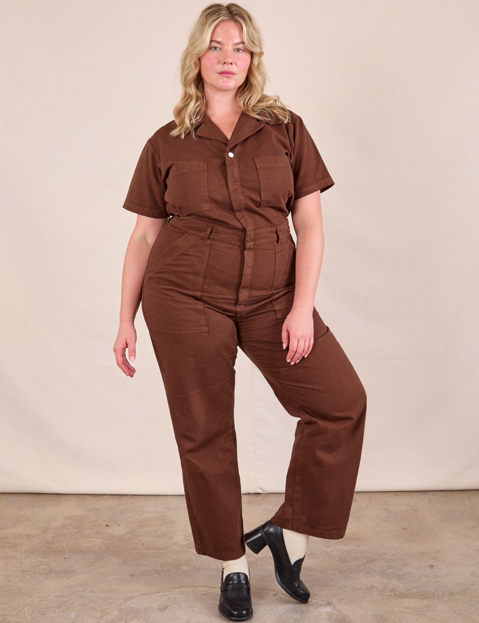 Lish is 5&#39;8&quot; and wearing L Short Sleeve Jumpsuit in Fudgesicle Brown