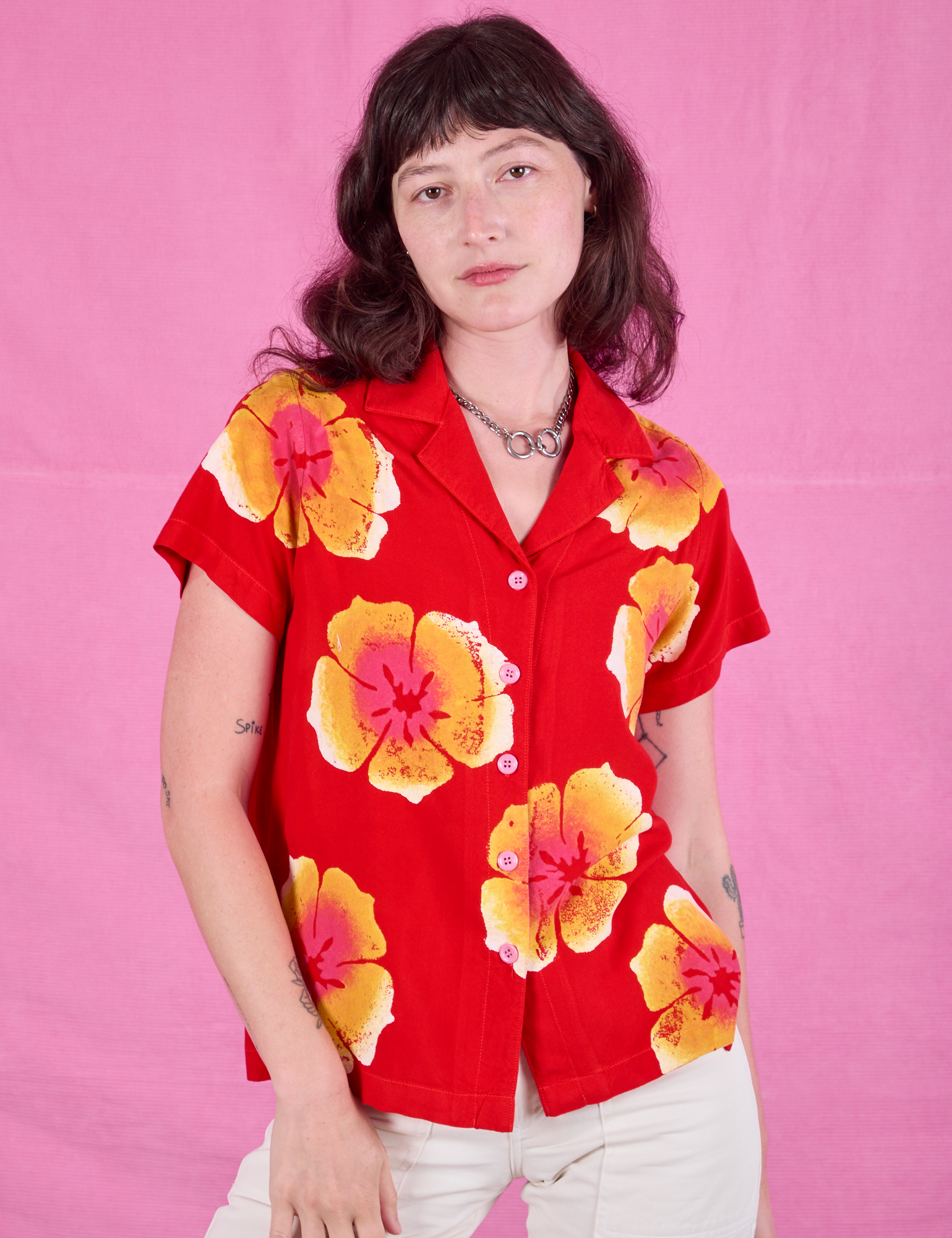 Alex is 5'8" and wearing P Paintstamped Pantry Button-Up in Mustang Red