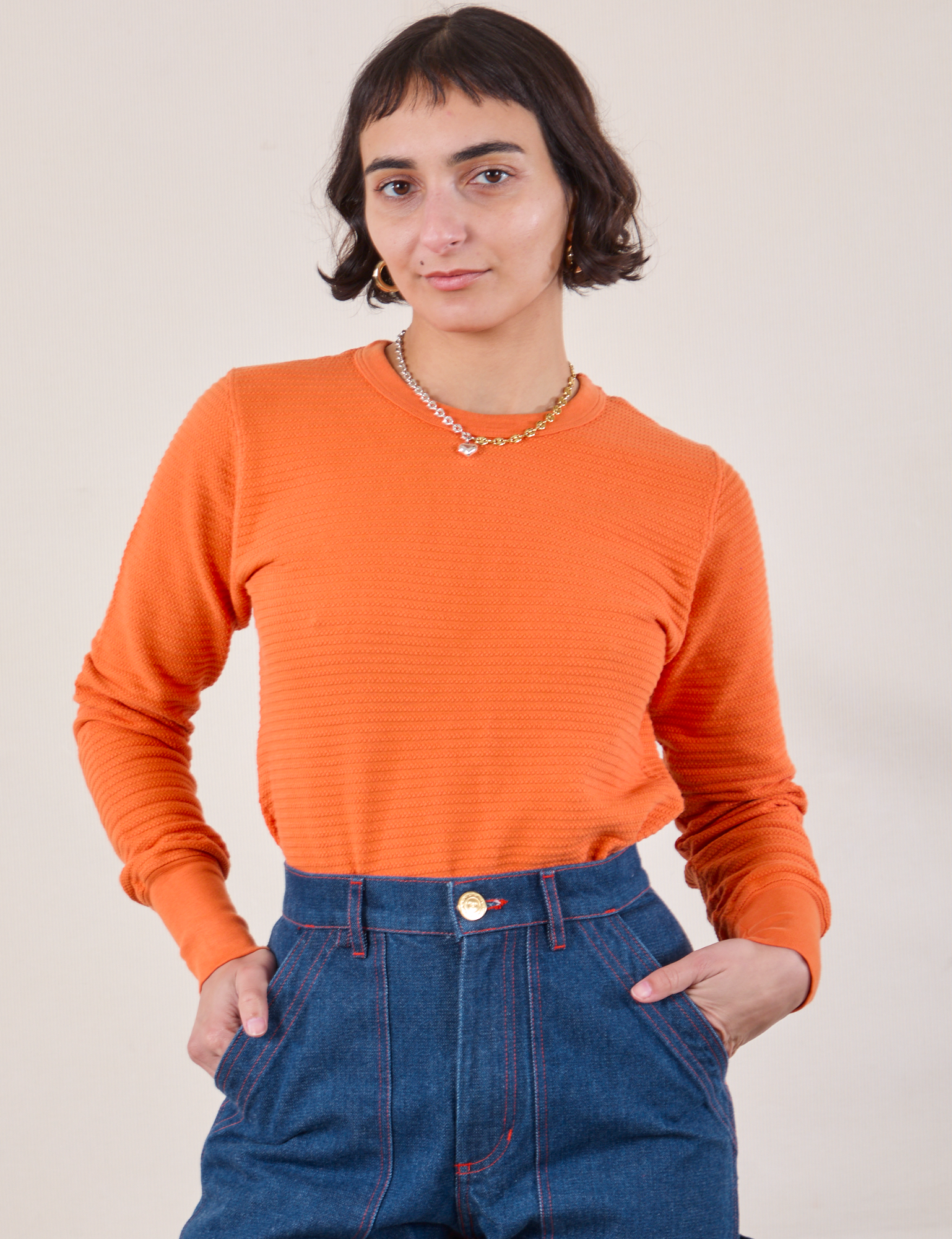 Soraya is 5'3" and wearing P Honeycomb Thermal in Construction Orange