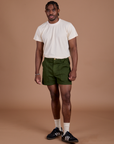 Isaac is 5’10” and wearing M Classic Work Shorts in Evergreen paired with Organic Vintage Tee in Vintage Off White