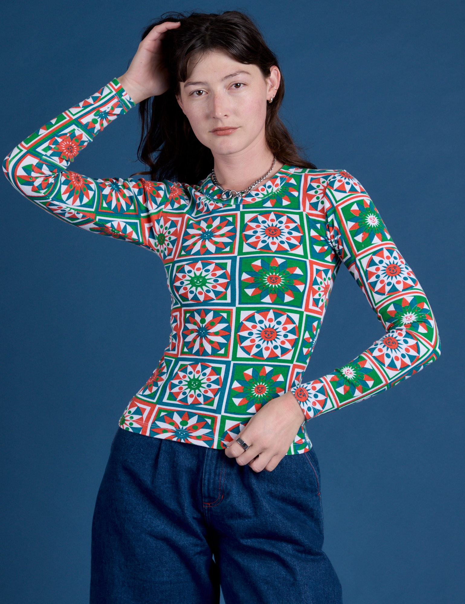 Alex is 5’8” and wearing P Long Sleeve Baby Tee in Quilt Print