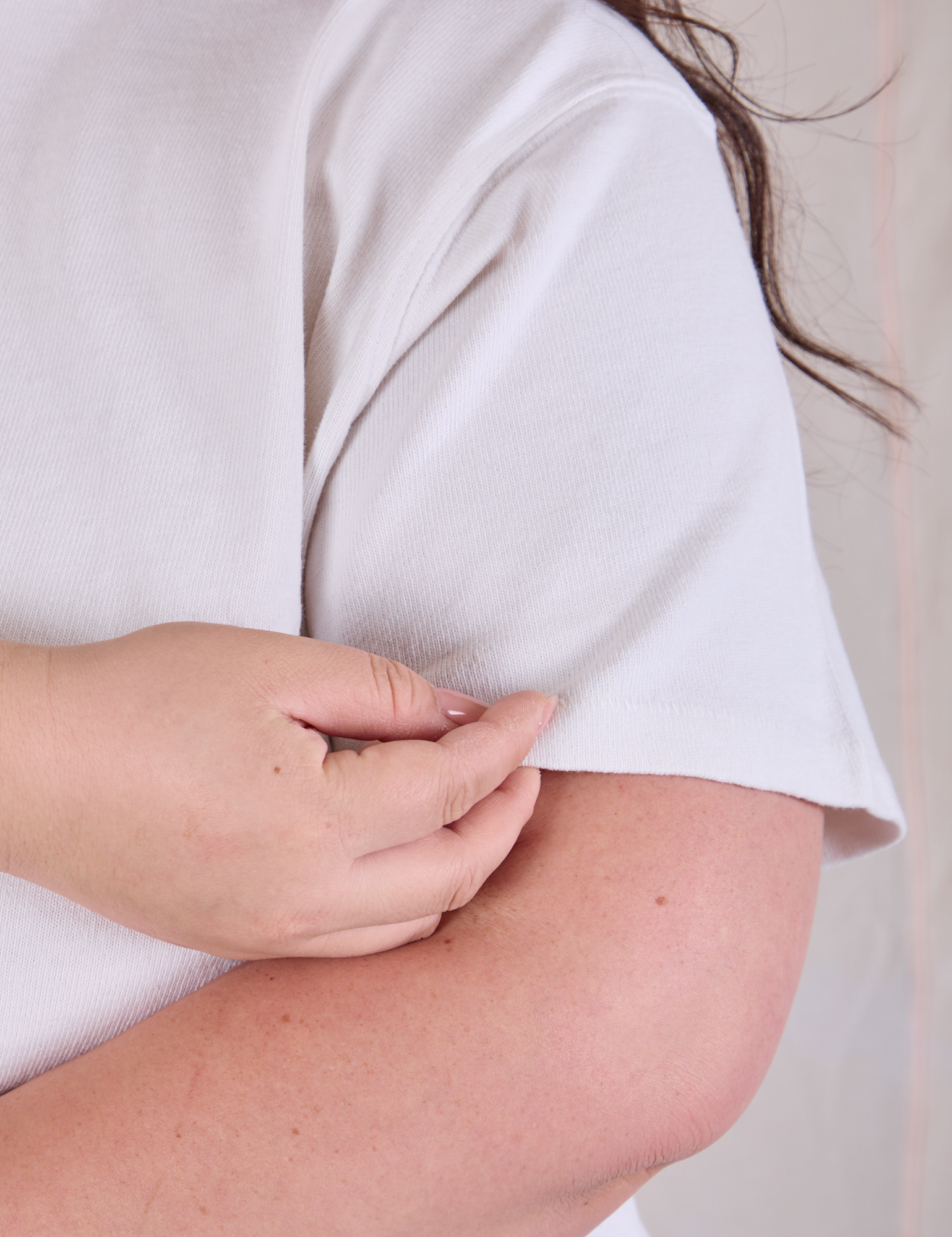 Cropped Burly Tee in Vintage Tee White sleeve close up on Ashley