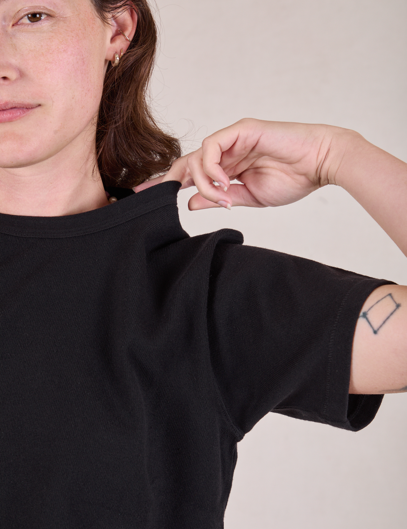 Cropped Burly Tee in Basic Black close up on Alex