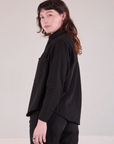 Cropped Overshirt in Basic Black side view on Alex