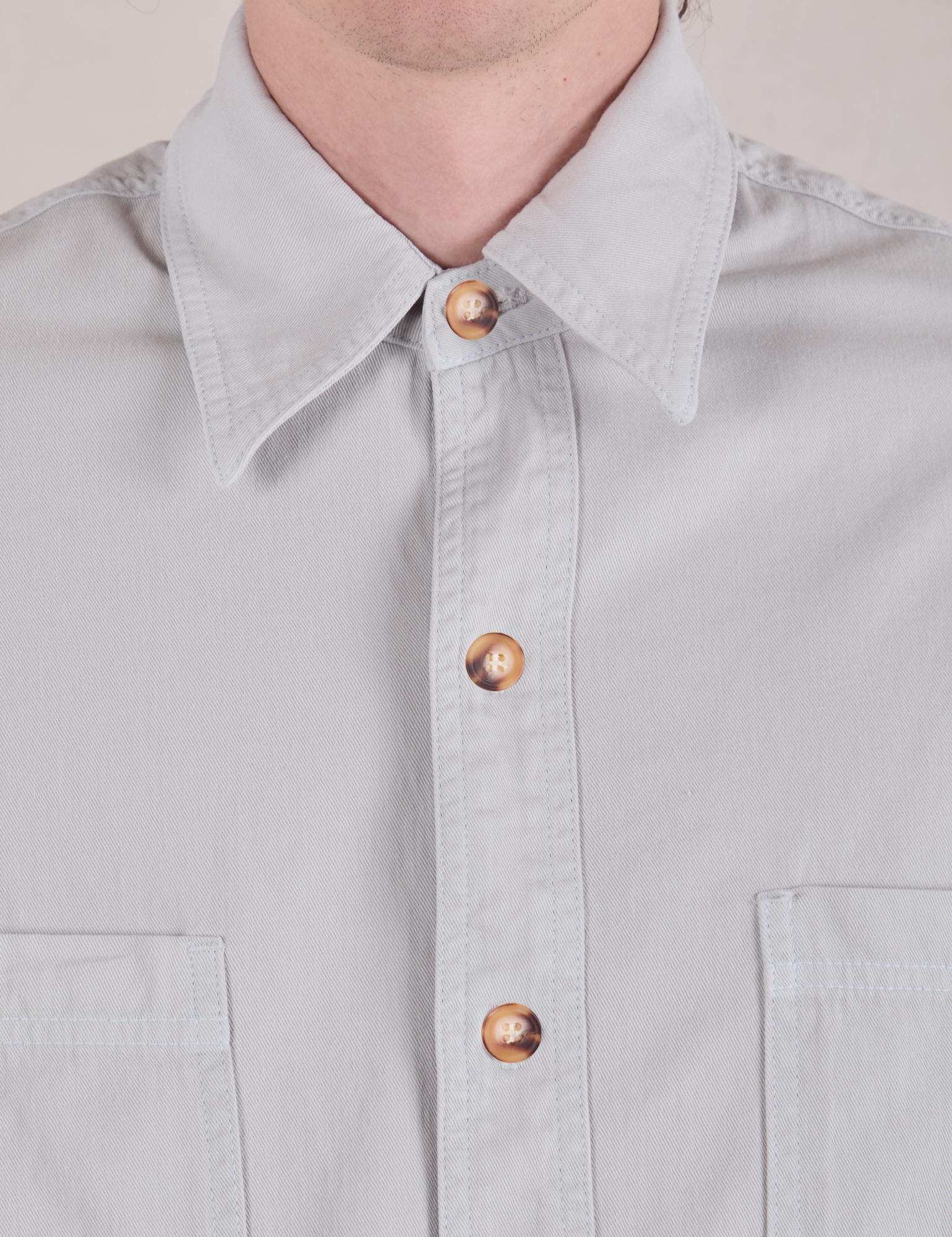 Cropped Overshirt in Stone White front close up on Quinn