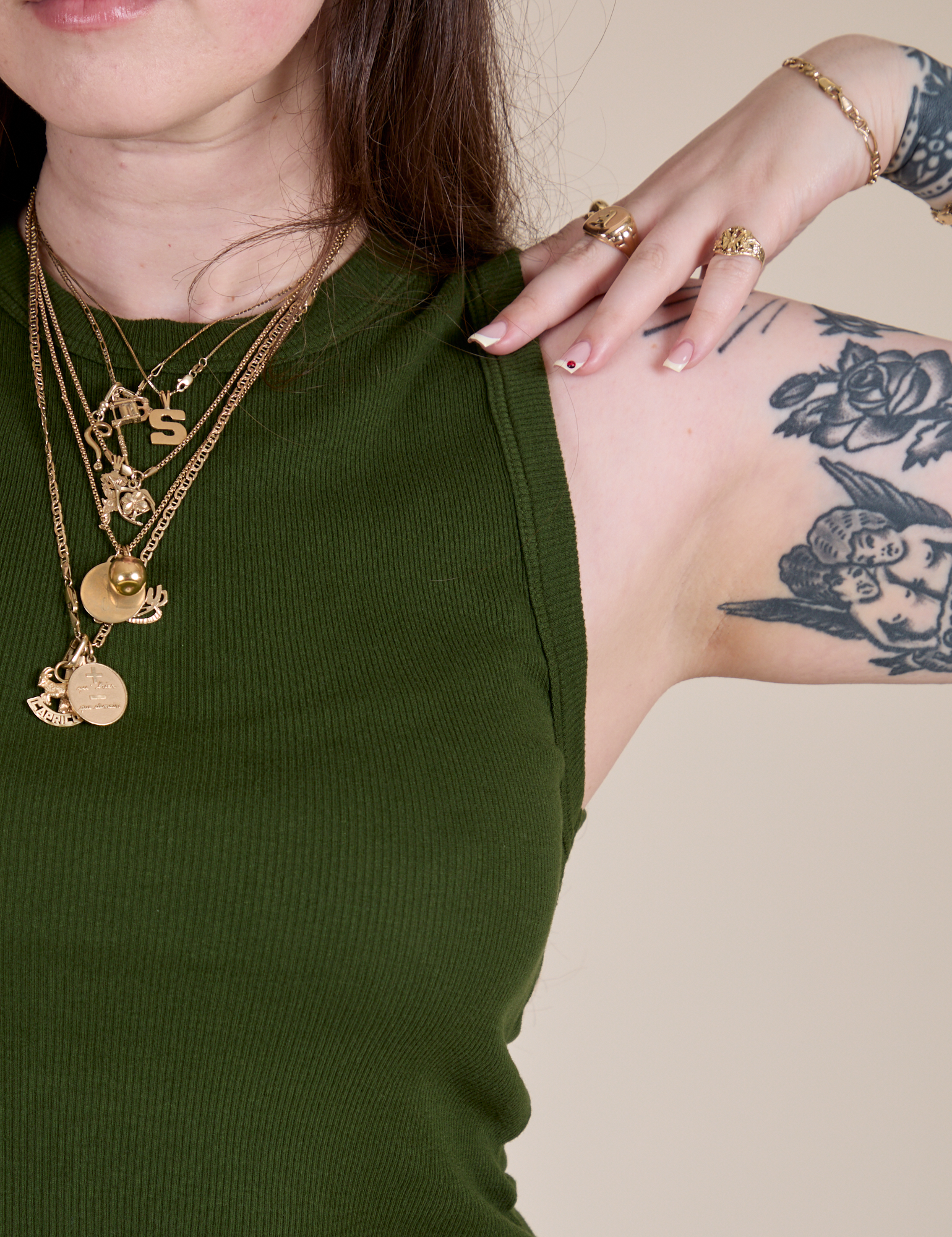 Muscle Tee in Evergreen front close up on Sydney
