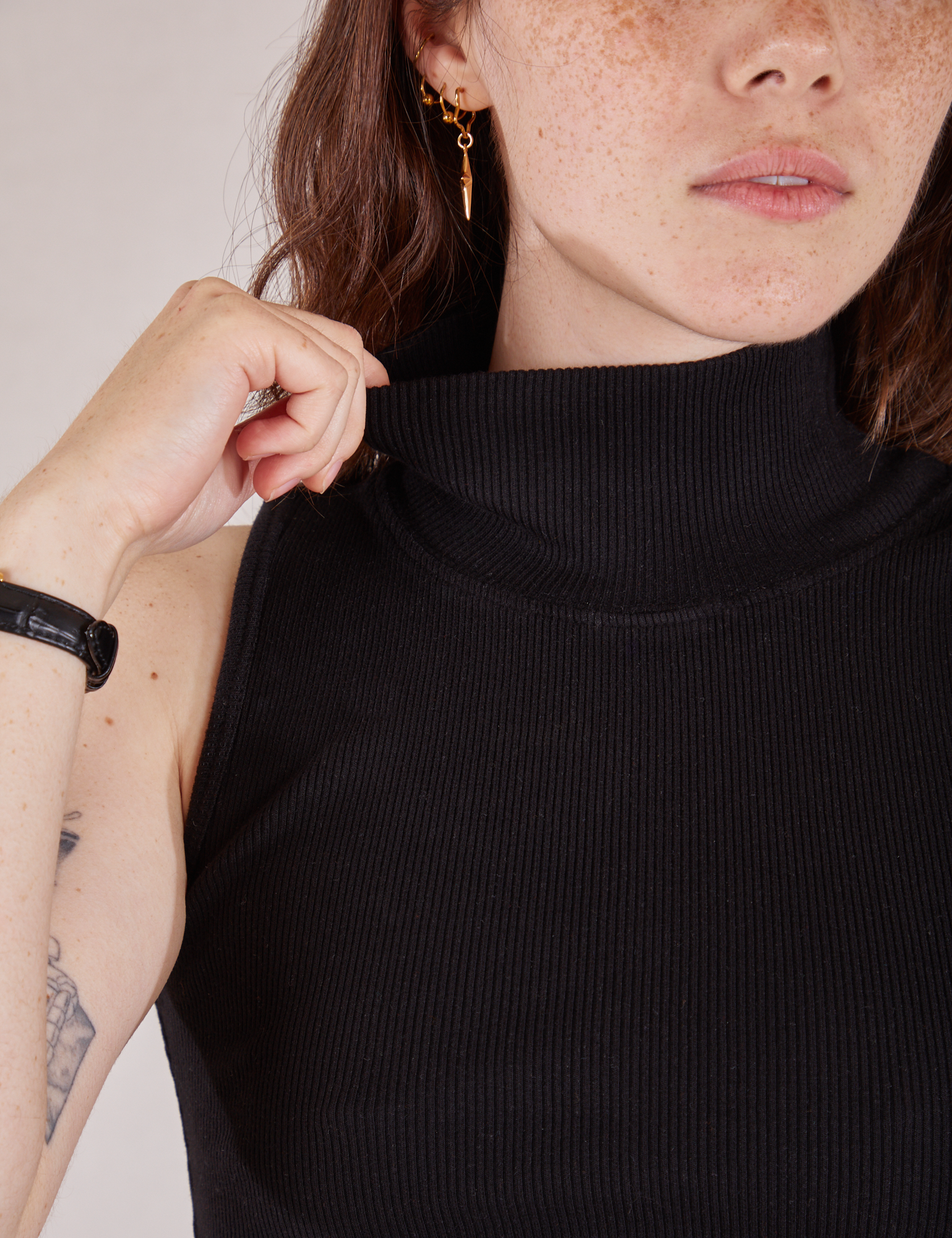 Sleeveless Essential Turtleneck - Basic Black – BIG BUD PRESS Sleeveless Essential Turtleneck - Basic Black – BIG BUD PRESS
