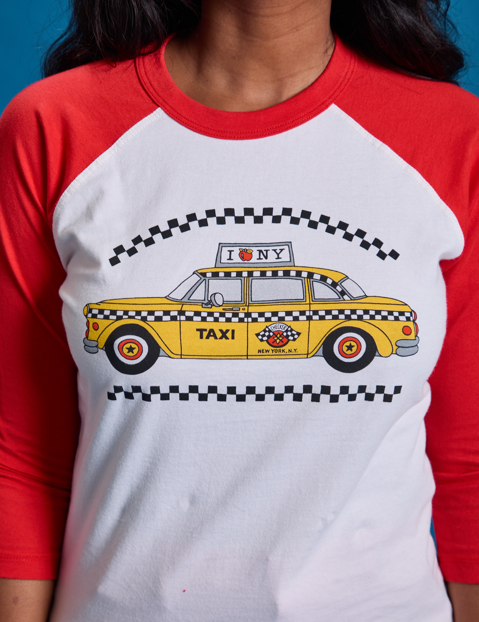Taxi Raglan Tee in NYC close up on Kandia