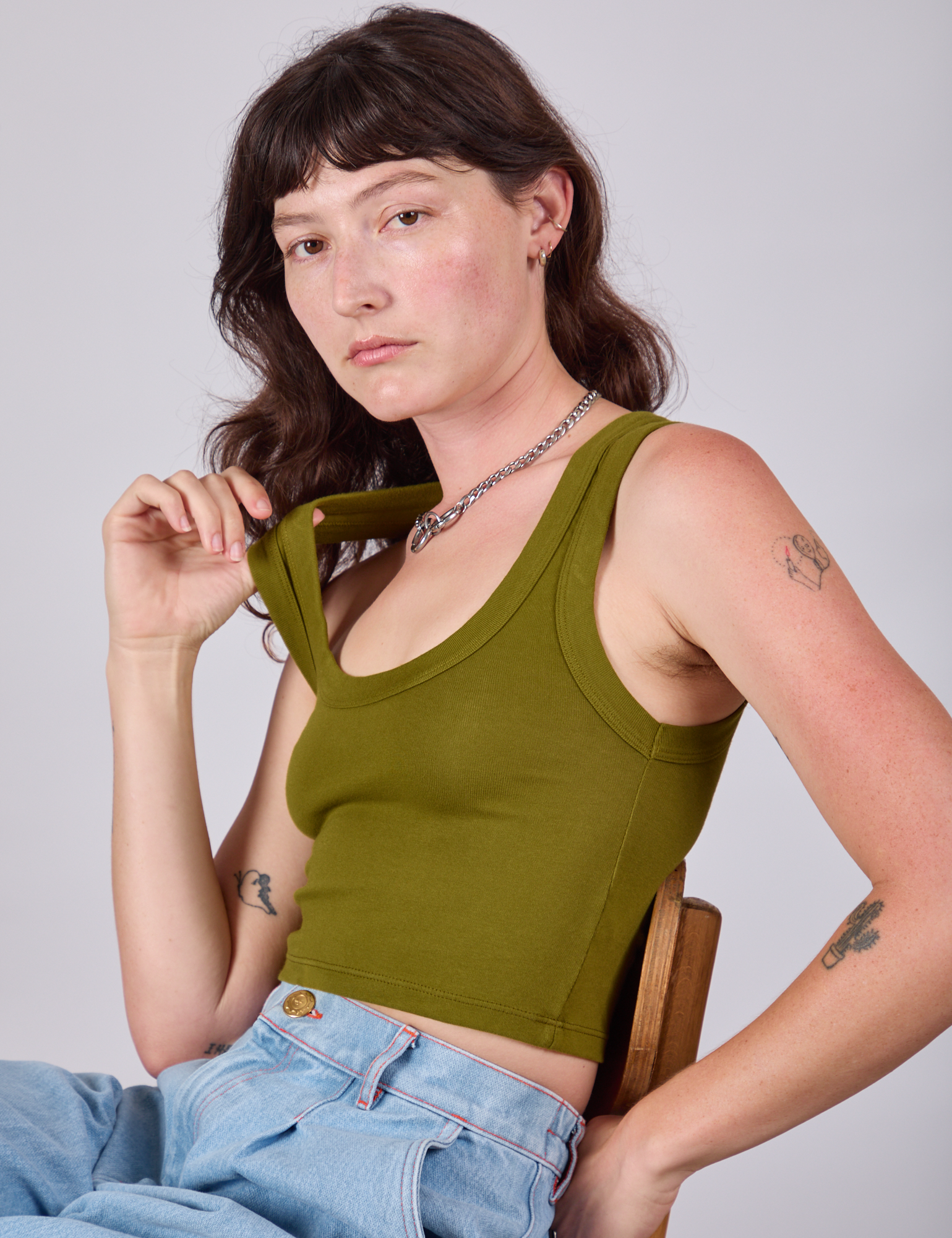 Cropped Tank Top in Olive Green side view on Alex