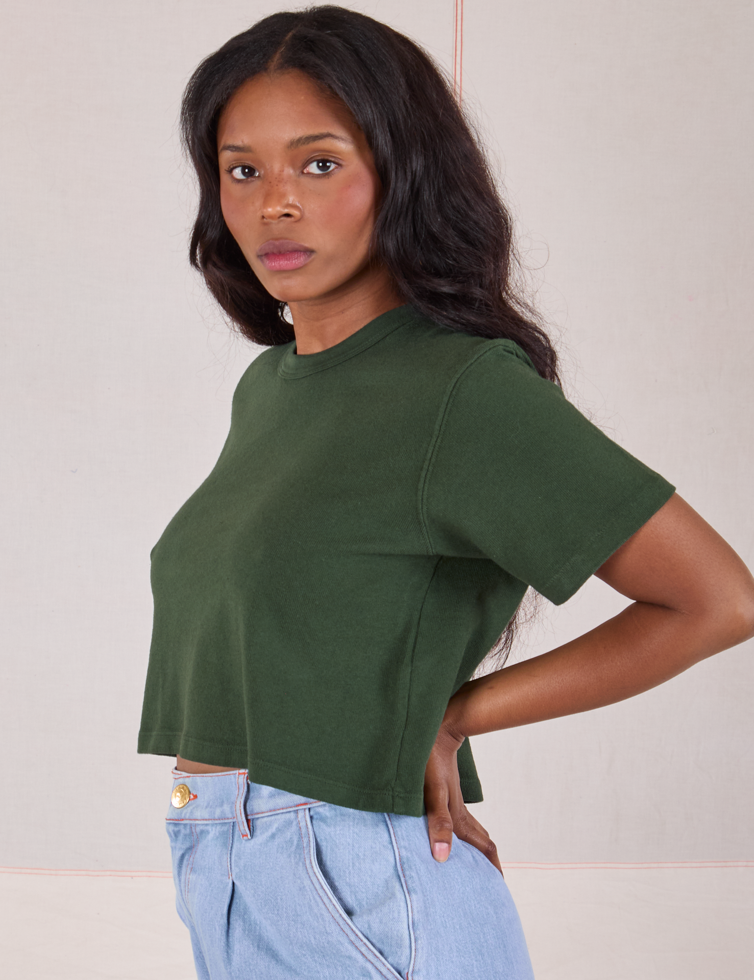 Cropped Burly Tee in Swamp Green side view on Kandia