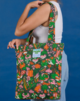 Kitchen Collection Printed Everyday Tote on model