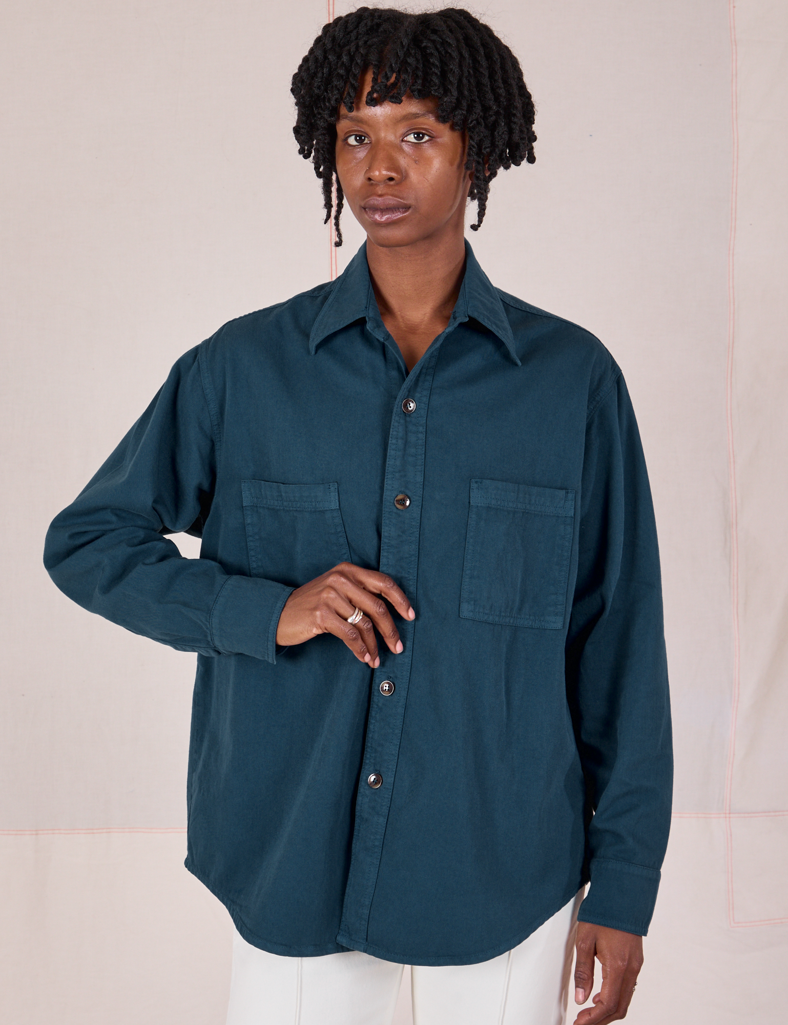 Cheyann is wearing a buttoned up Twill Overshirt in Lagoon