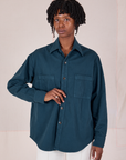 Cheyann is wearing a buttoned up Twill Overshirt in Lagoon