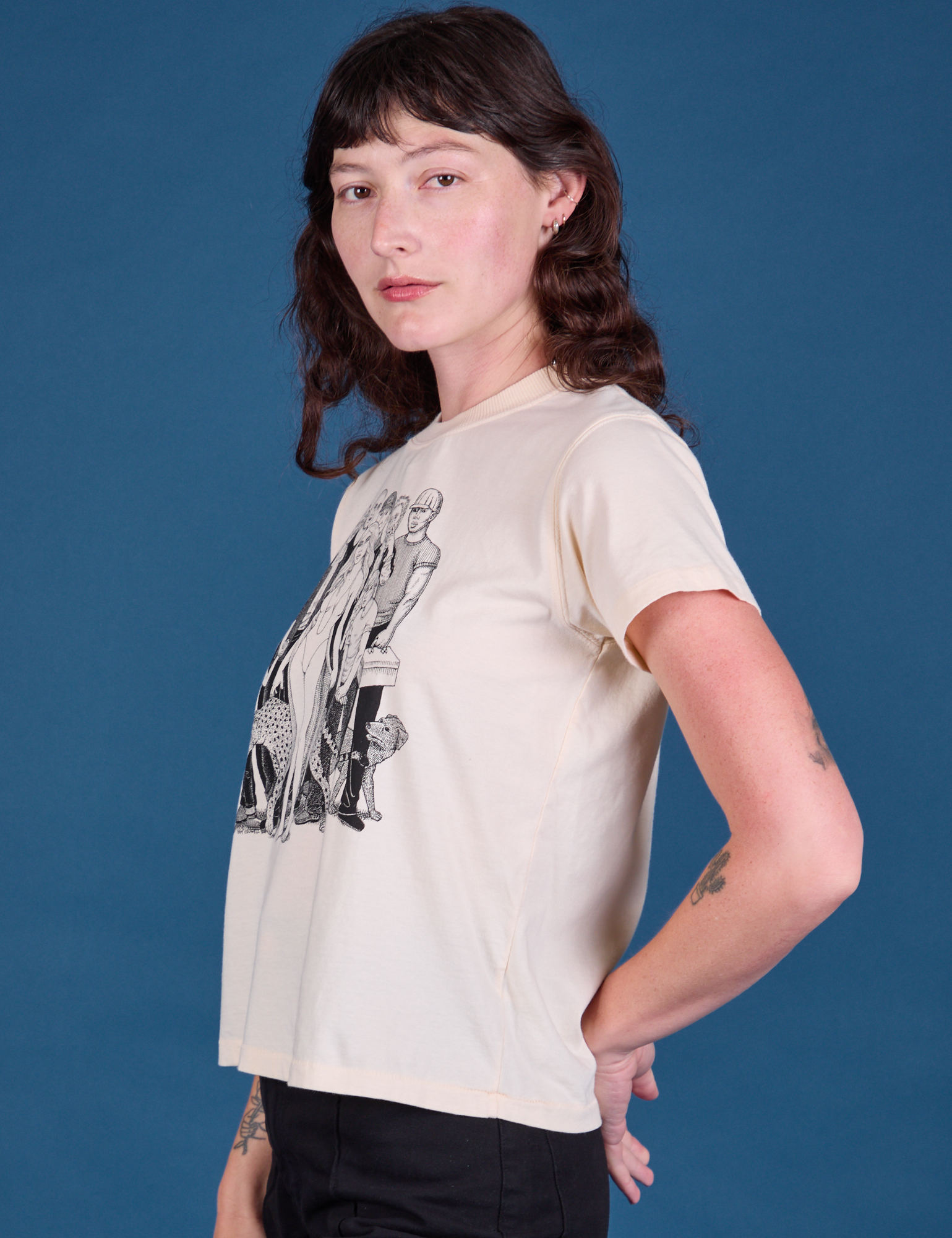 Vintage Tee in Group Show side view on Alex