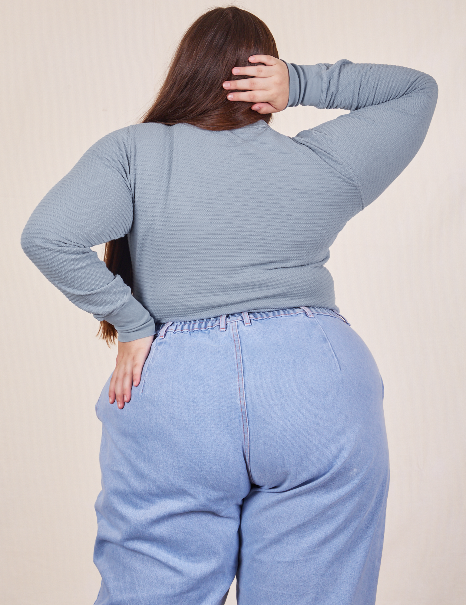 Back view of Honeycomb Thermal in Periwinkle worn by Marielena