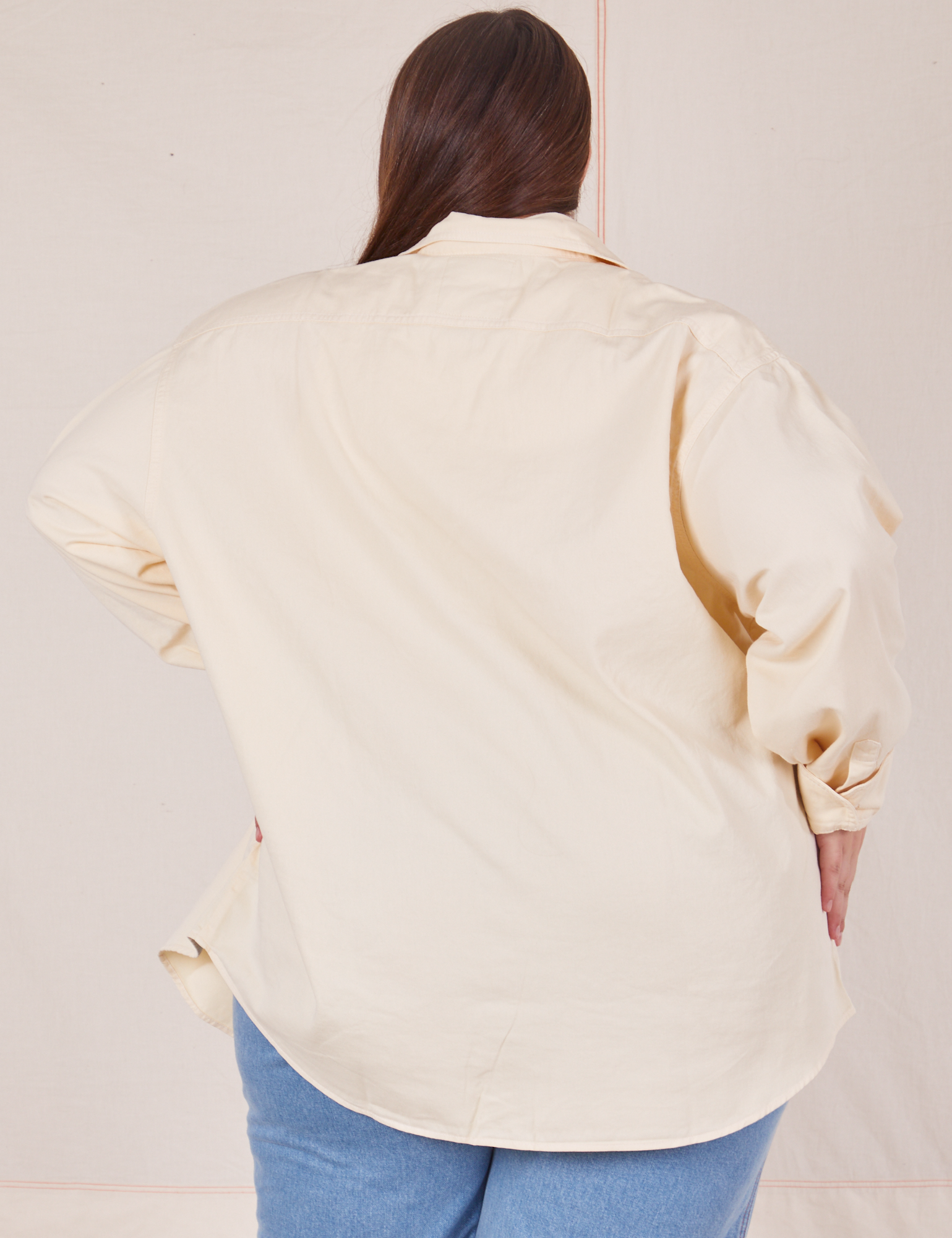 Back view of Oversize Overshirt in Vintage Off-White worn by Marielena