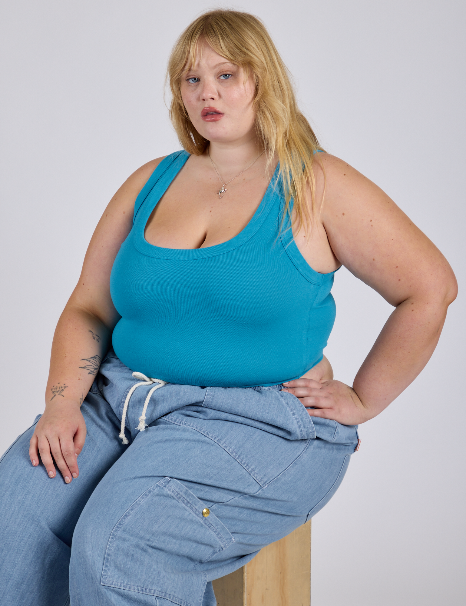 Juliet is wearing Cropped Tank Top in Hawaiian Blue