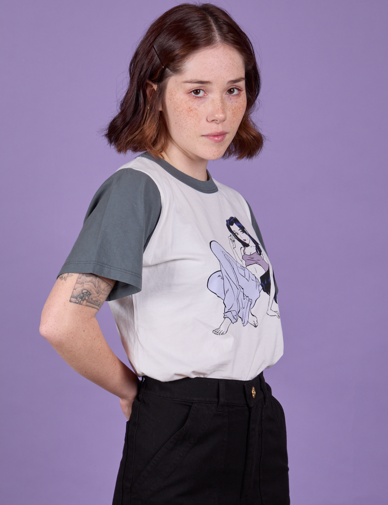 Grey Cool Girl Tee side view on Hana