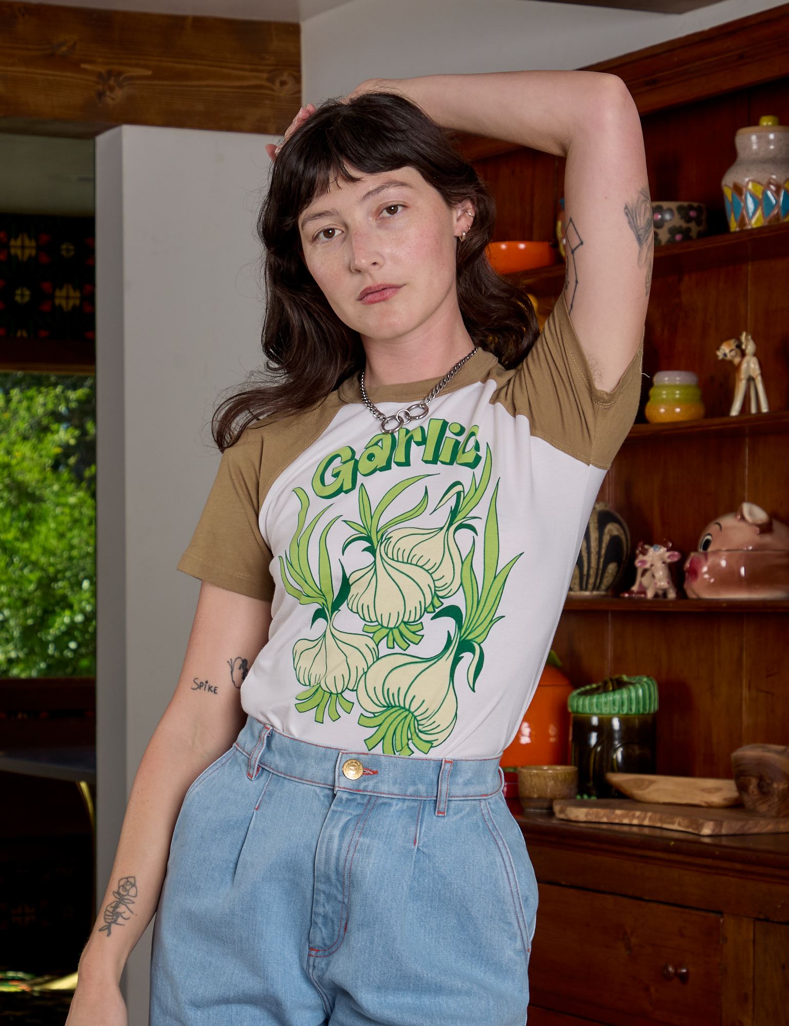 Short Sleeve Raglan Tee in Garlic on Alex