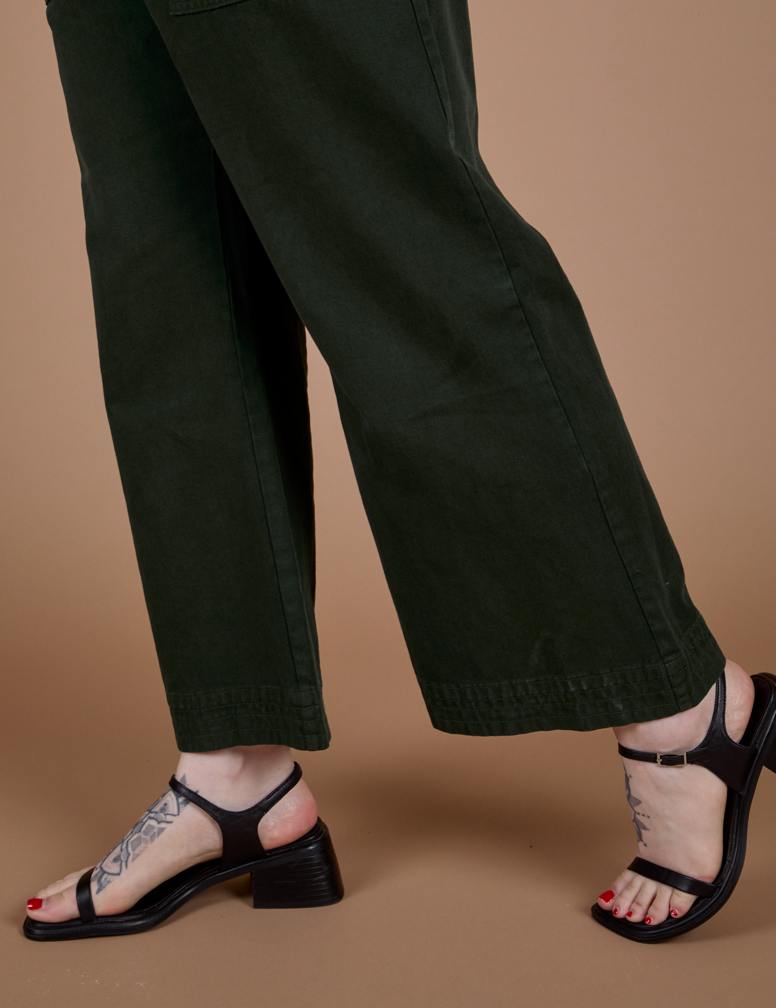 Action Pants in Swamp Green pant leg side view close up on Sydney