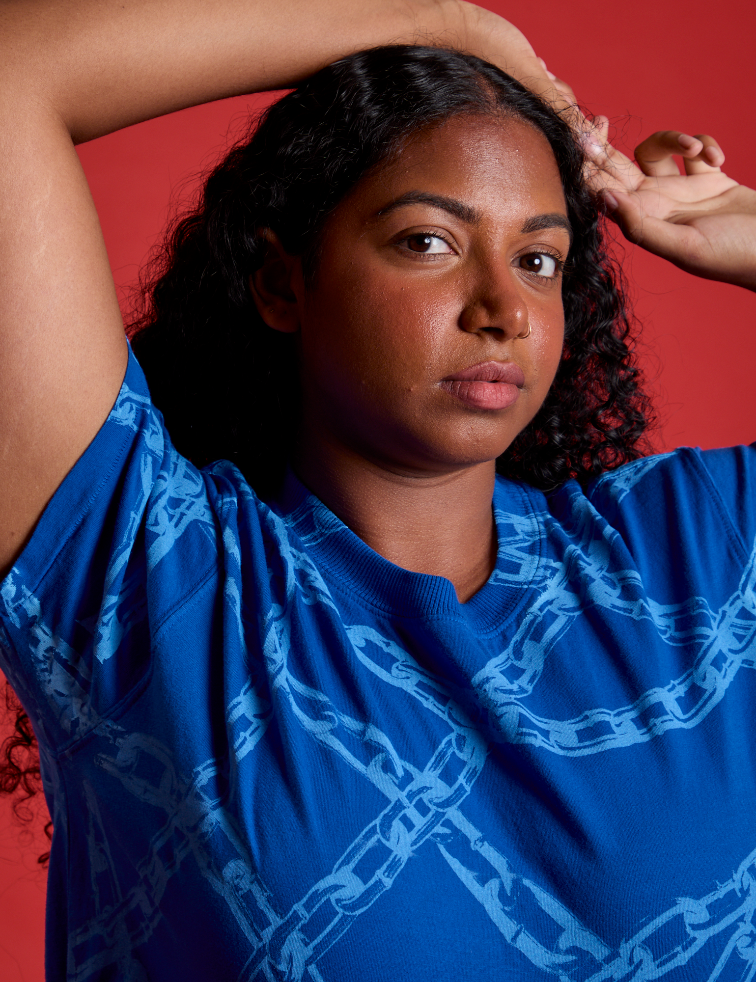 Chain Link Vintage Tee in Royal Blue close up on Meghna