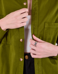 Cropped Overshirt in Summer Olive close up on Alex