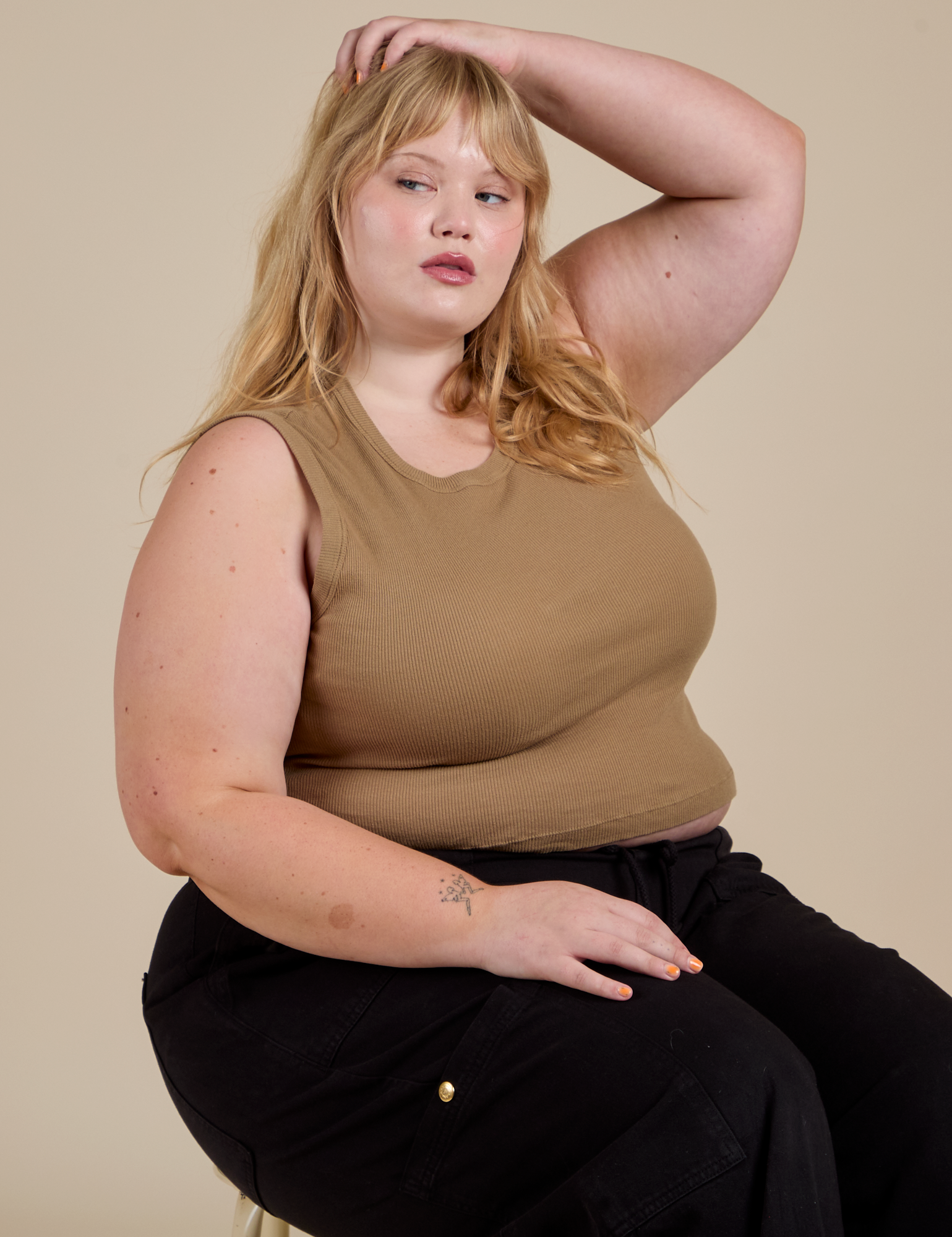 Muscle Tee in Desert Brown on Juliet