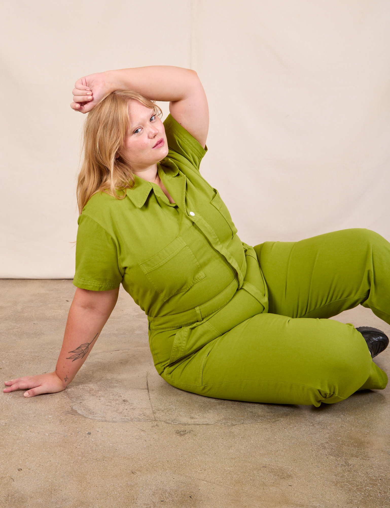 Juliet is wearing Short Sleeve Jumpsuit in Gross Green