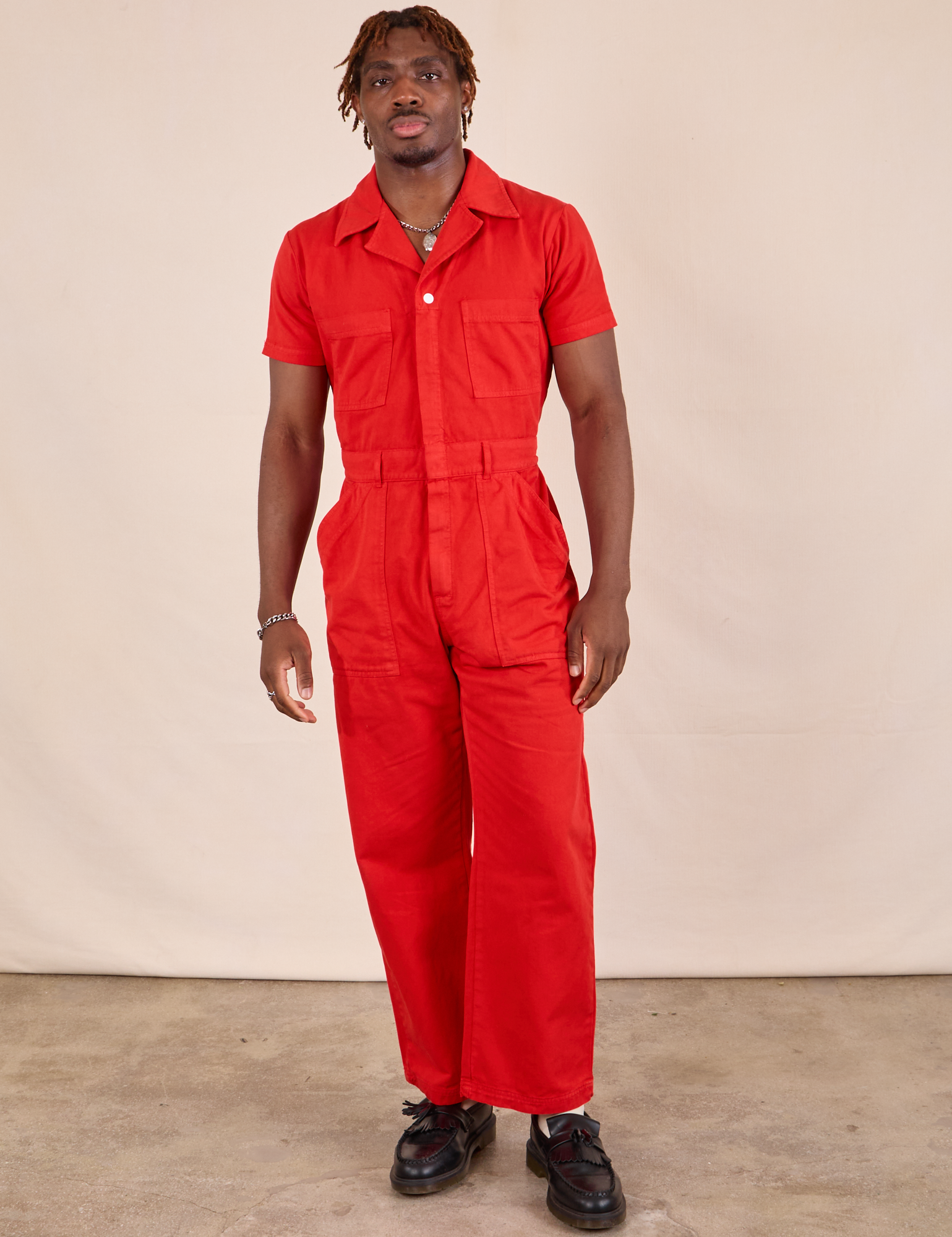 Issac is 5&#39;10&quot; and wearing M Short Sleeve Jumpsuit in Mustang Red