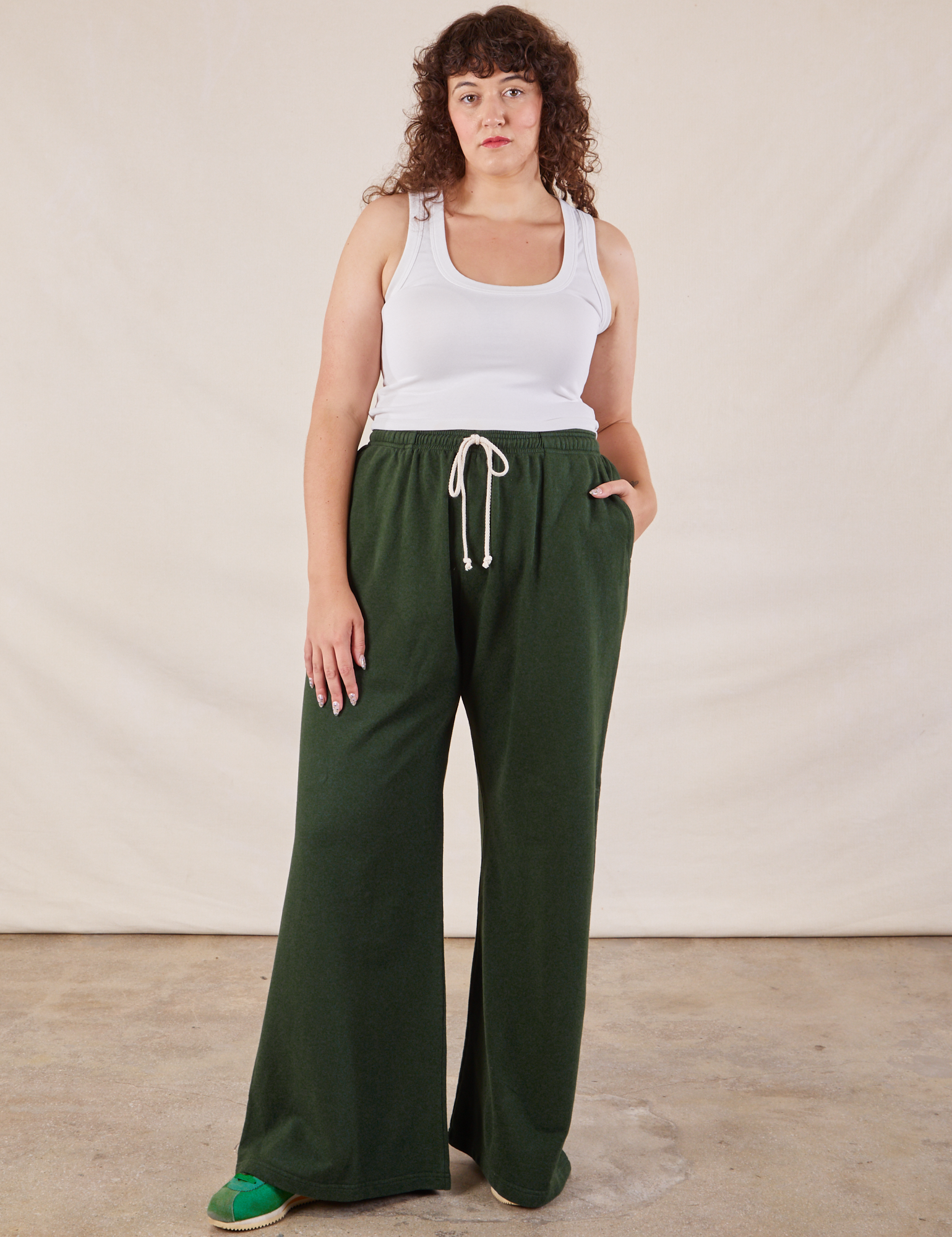 Ryan 5&#39;11&quot; is and wearing 1XL Wide Leg Sweat Pants in Swamp Green and Cropped Tank in vintage tee off-white