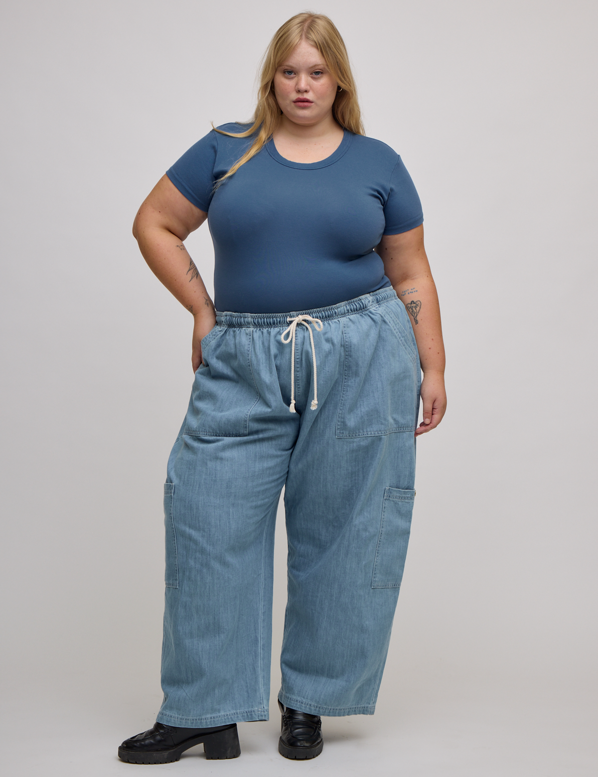 Juliet is wearing Baby Tee in French Blue tucked into light wash drop pocket cargo pants