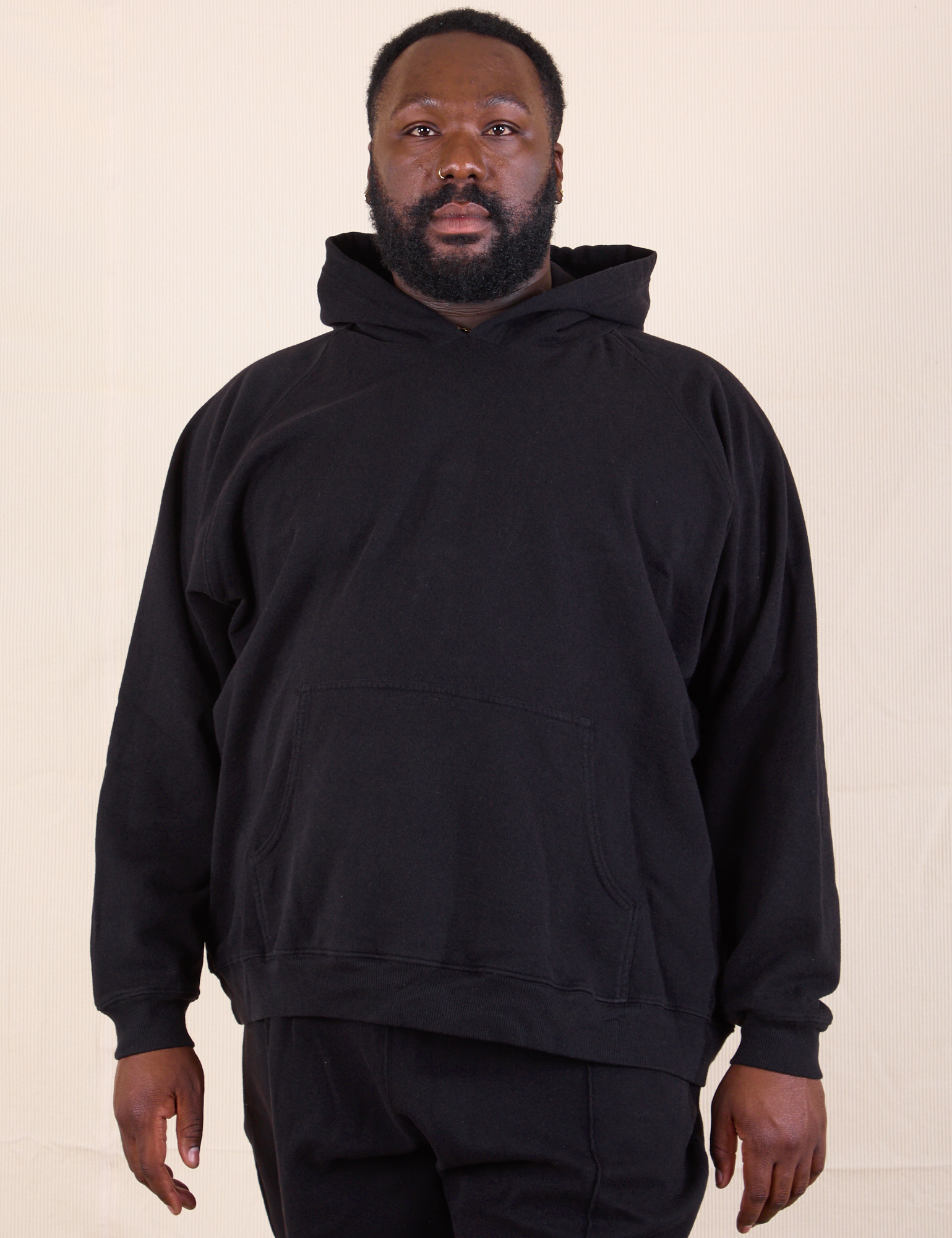 Elijah is 6&#39;0&quot; and wearing 2XL Oversized Hoodie in Basic Black