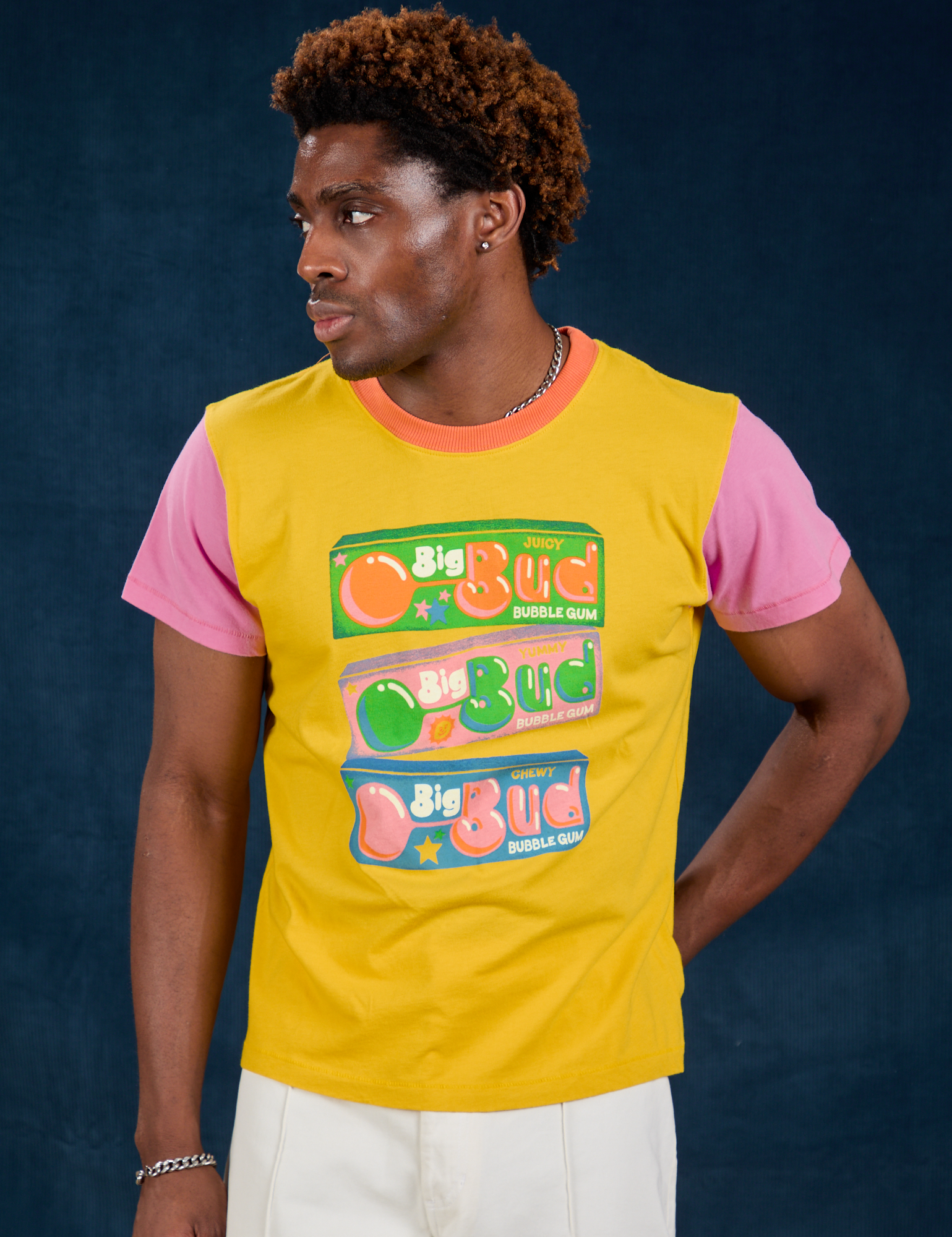 Isaac is 5&#39;10&quot; and wearing M Vintage Tee in Bubblegum