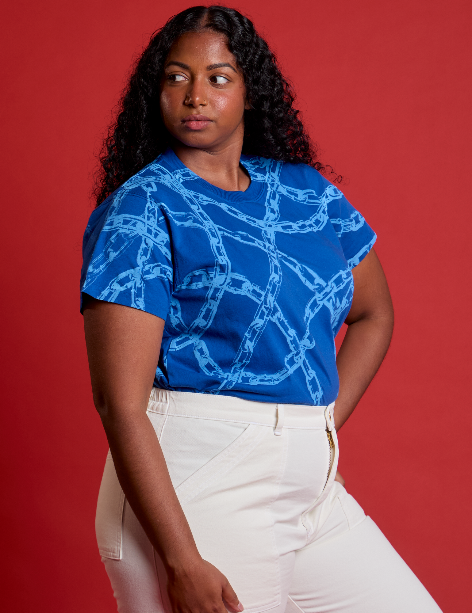 Angled front view of Chain Link Vintage Tee in Royal Blue on Meghna