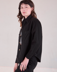 Cropped Overshirt in Basic Black side view on Alex