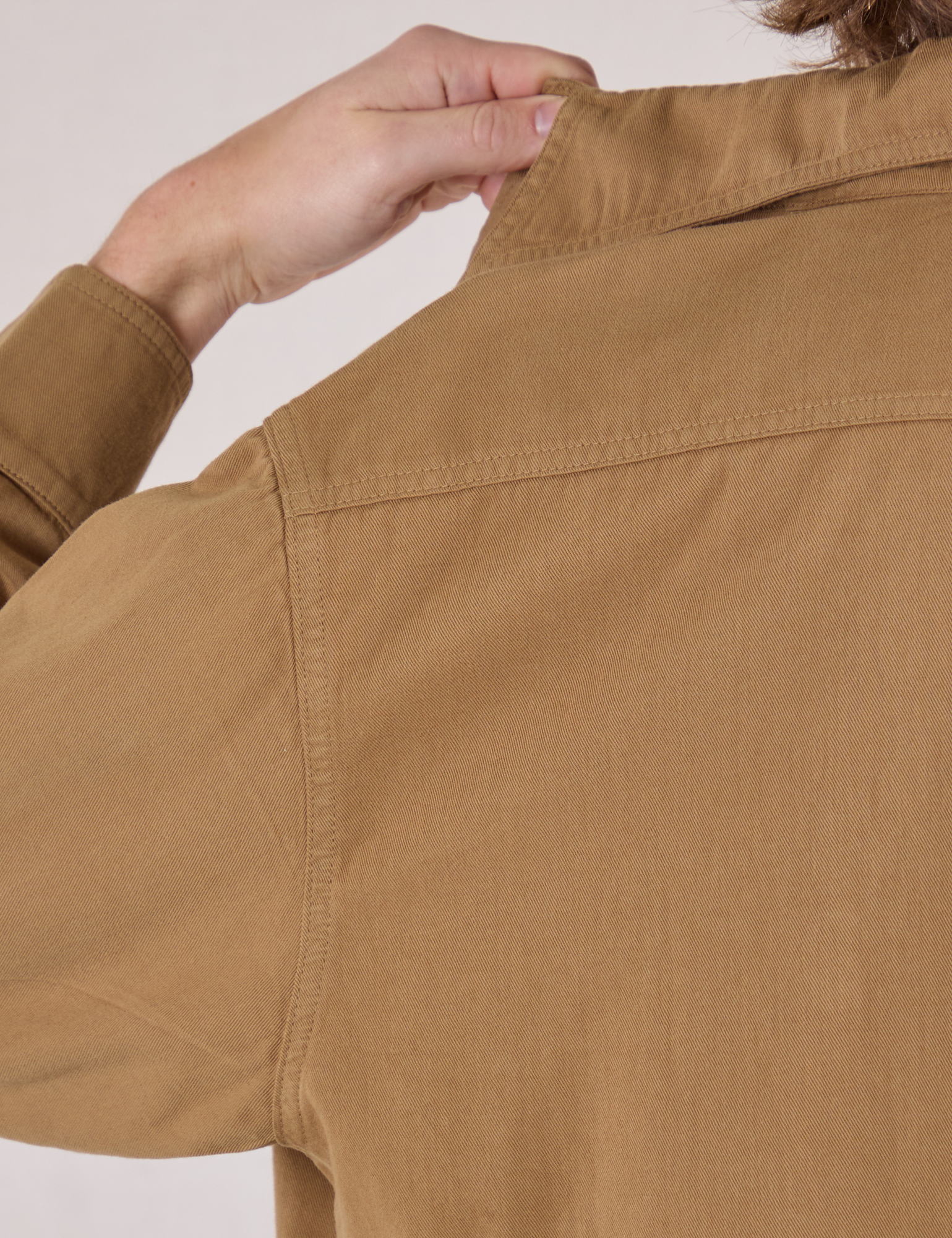 Cropped Overshirt in Desert Brown back shoulder close up on Quinn