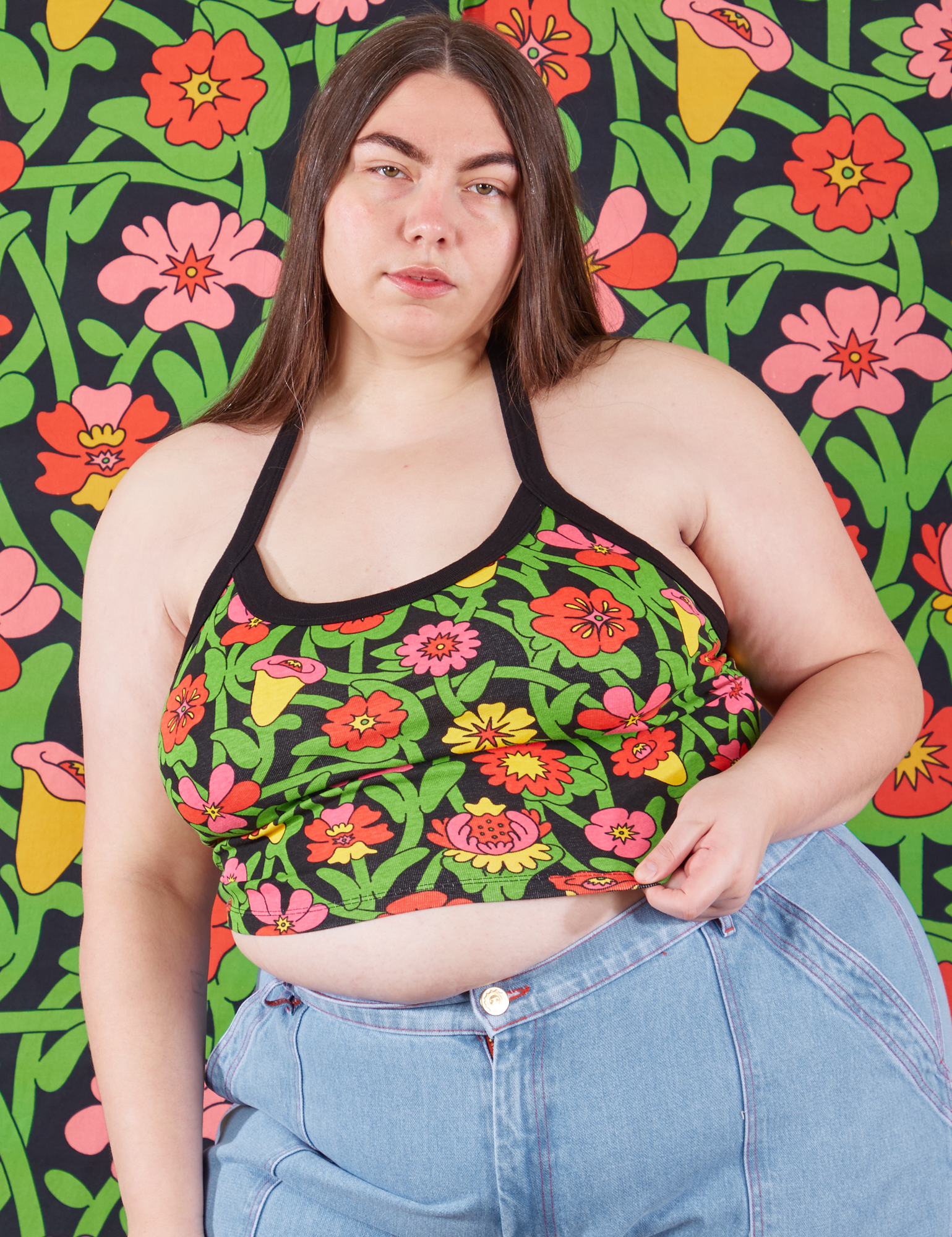 Marielena is 5&#39;8&quot; and wearing XL Halter Top in Flower Tangle