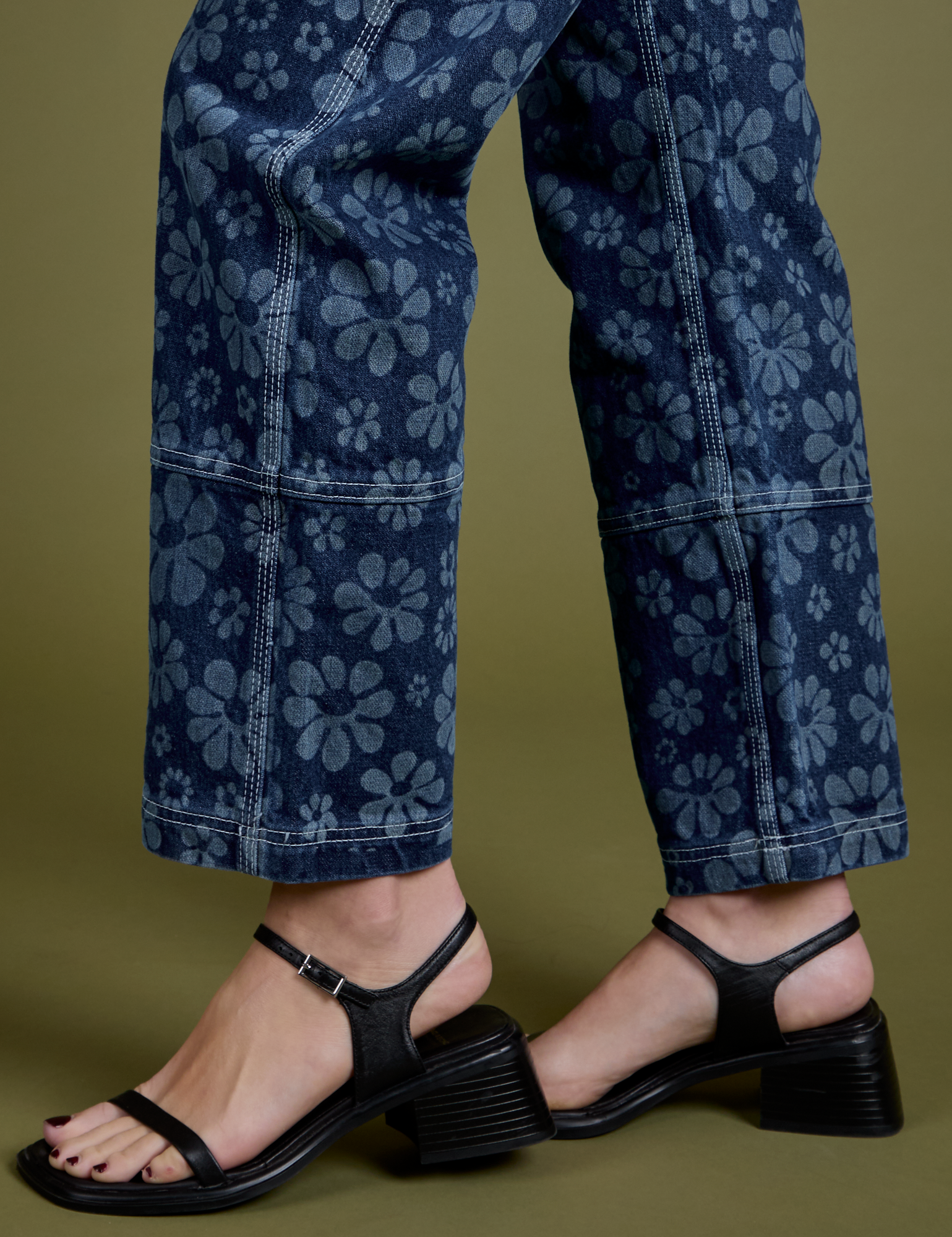 Pant leg side view close up of Lazy Daisy Mid-Rise Carpenter Jeans on Alex