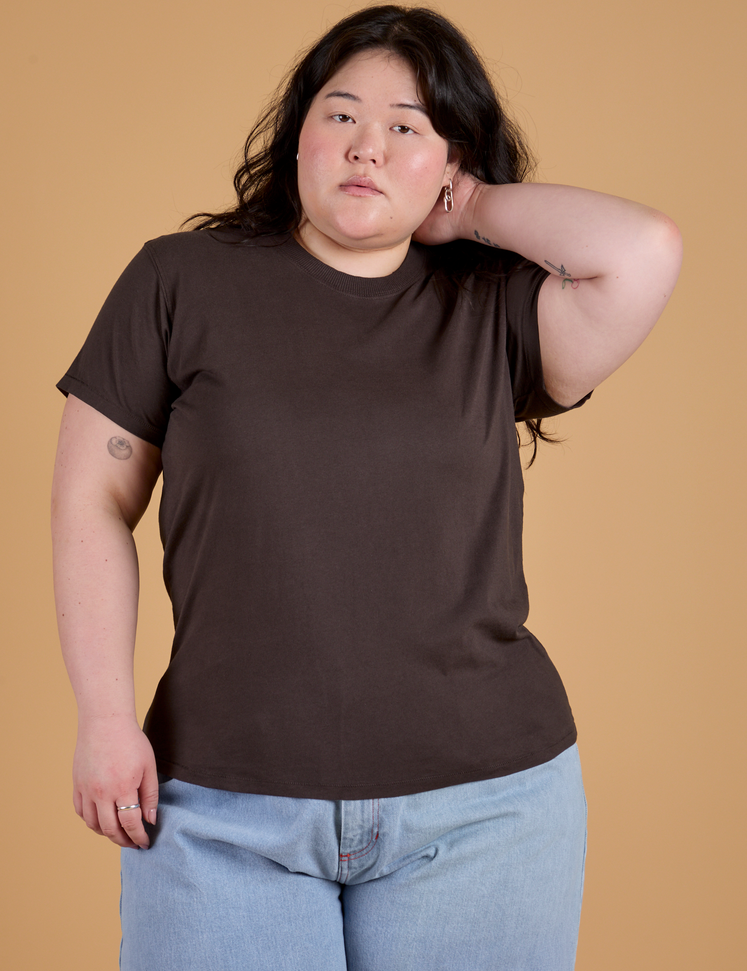 Ashley is 5’7” and wearing L Organic Vintage Tee in Espresso Brown