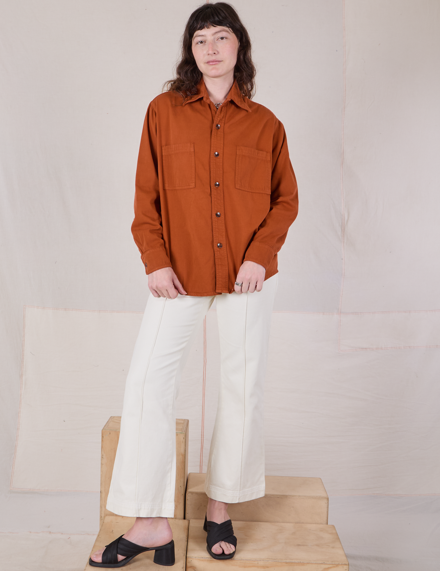 Alex is 5’8” and wearing P Twill Overshirt in Burnt Terracotta paired with vintage tee off-white Western Pants