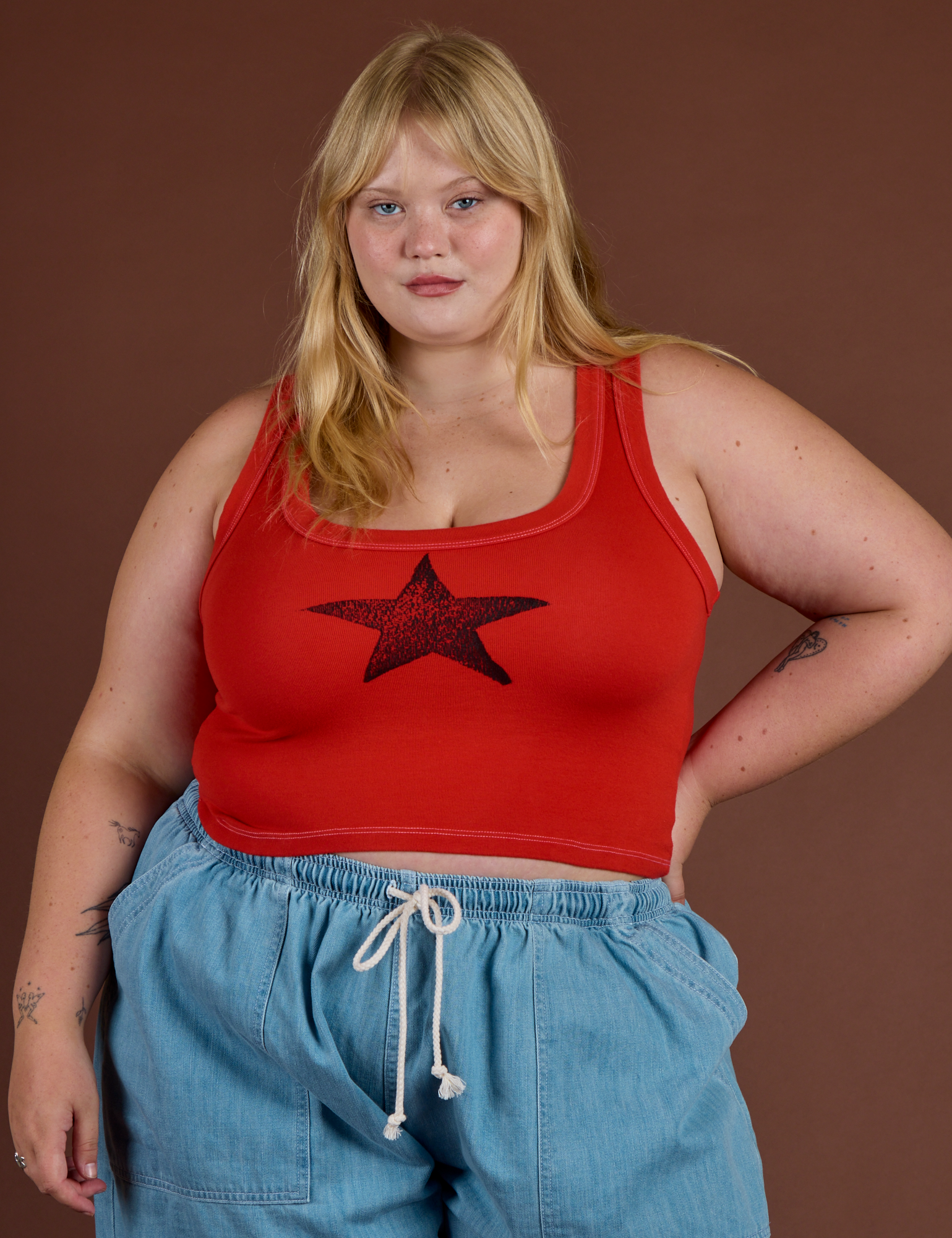 Icon Cropped Tank - Red Star – BIG BUD PRESS