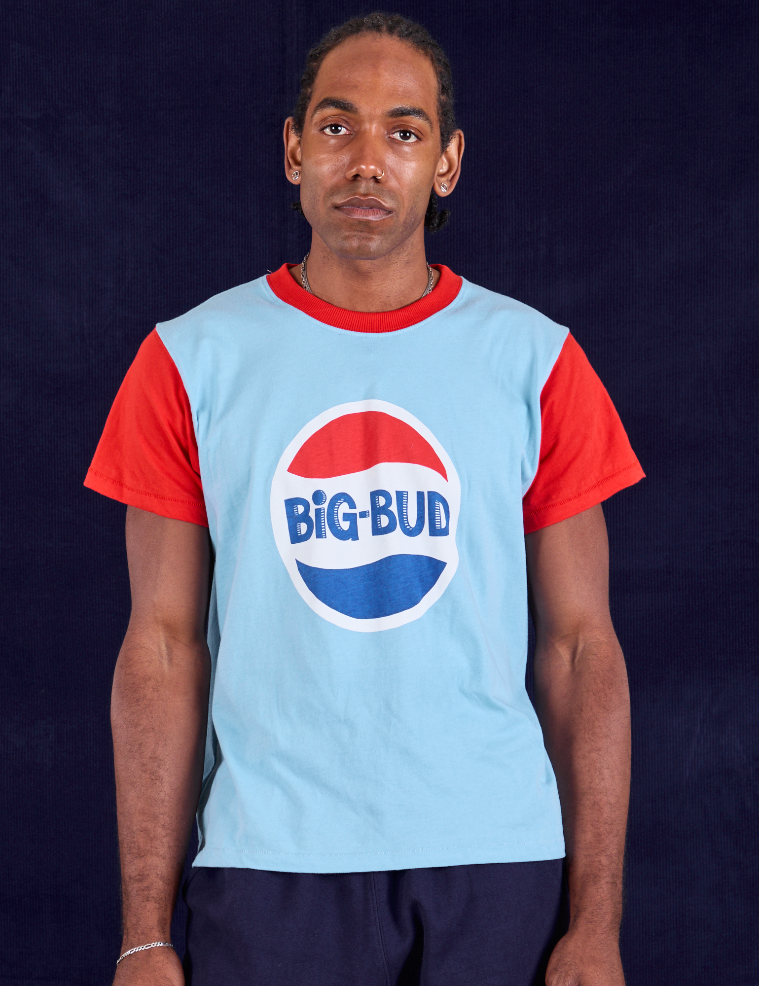Jerrod is 6&#39;3&quot; and wearing M Vintage Tee in Cola